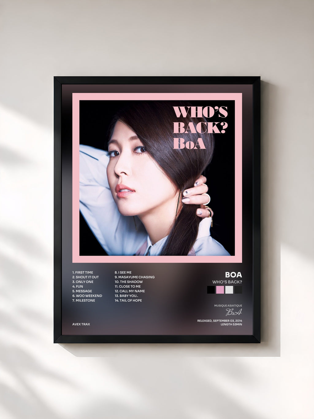 #noir Tableau de l'album WHO'S BACK? de BoA, cadre noir, imprimé et encadré en France
