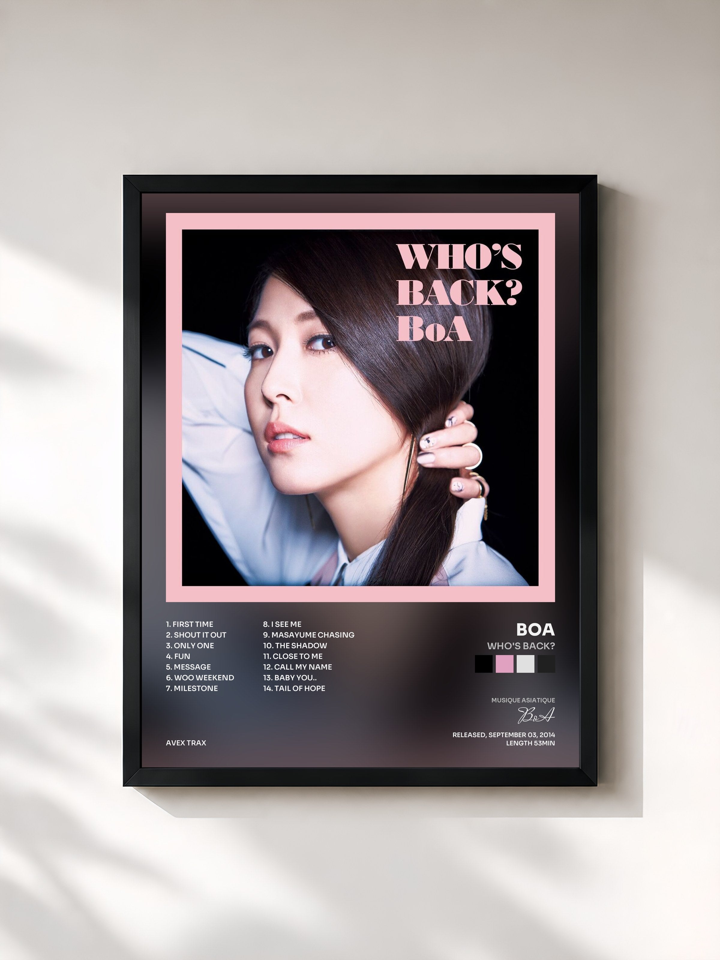 #noir Tableau de l'album WHO'S BACK? de BoA, cadre noir, imprimé et encadré en France