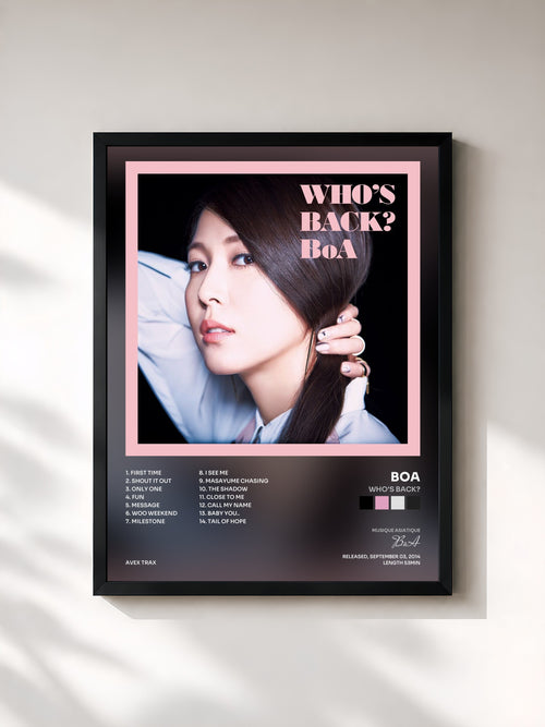 BoA · WHO'S BACK? — Affiche encadrée