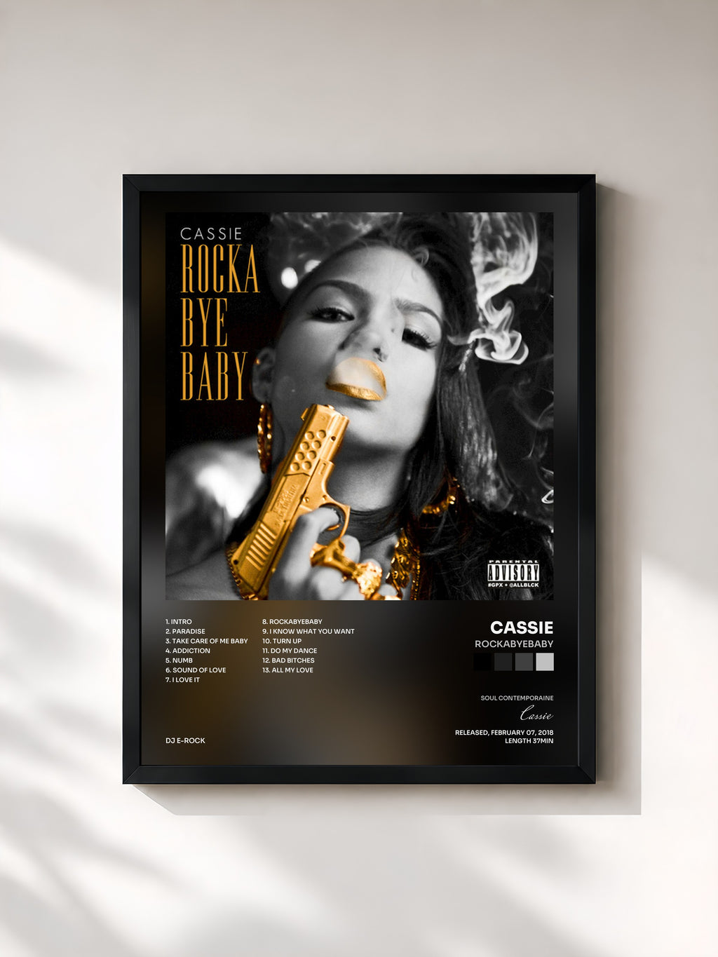 #noir Tableau de l'album RockaByeBaby de Cassie, cadre noir, imprimé et encadré en France