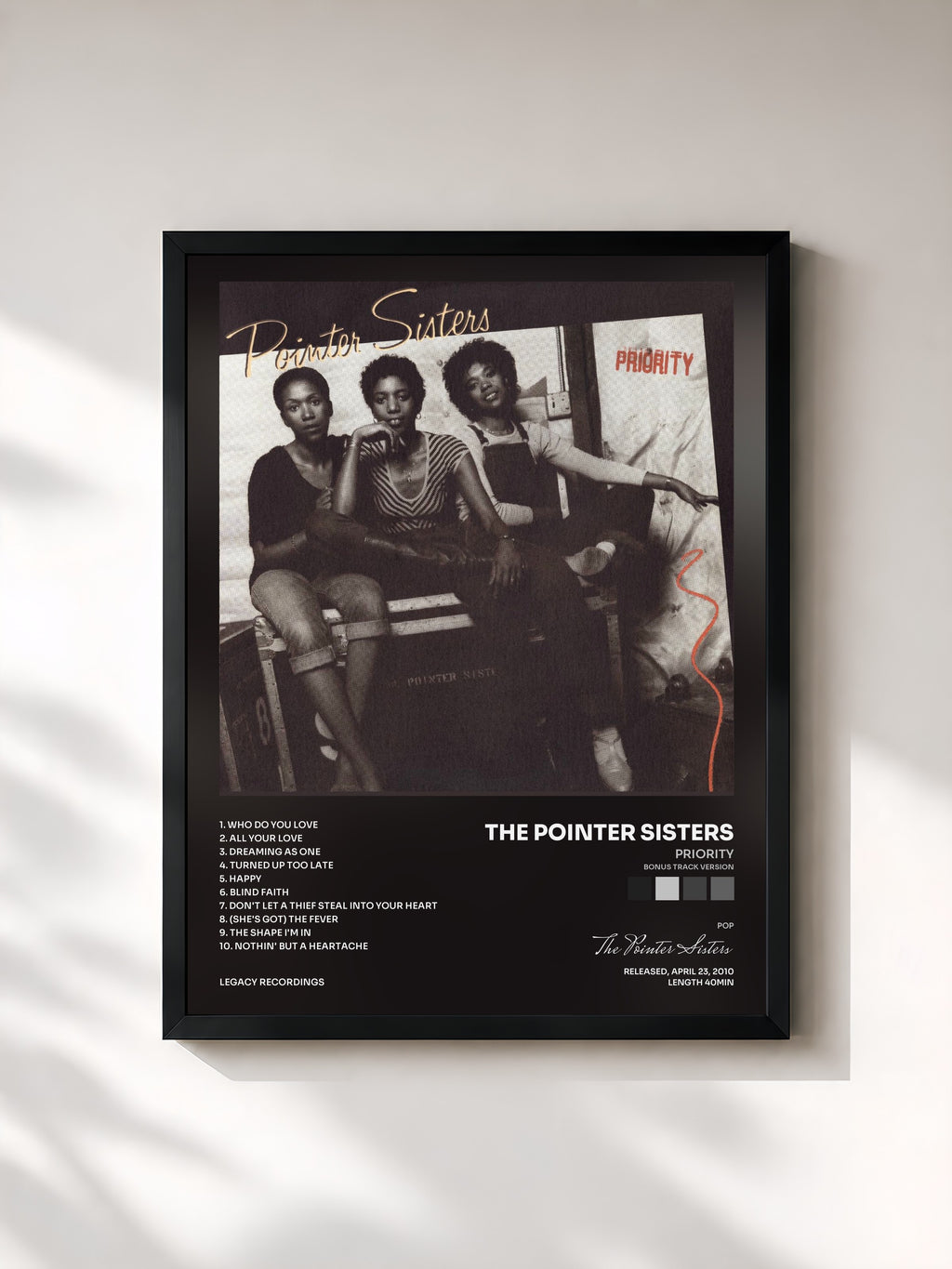 #noir Tableau de l'album Priority (Bonus Track Version) de The Pointer Sisters, cadre noir, imprimé et encadré en France
