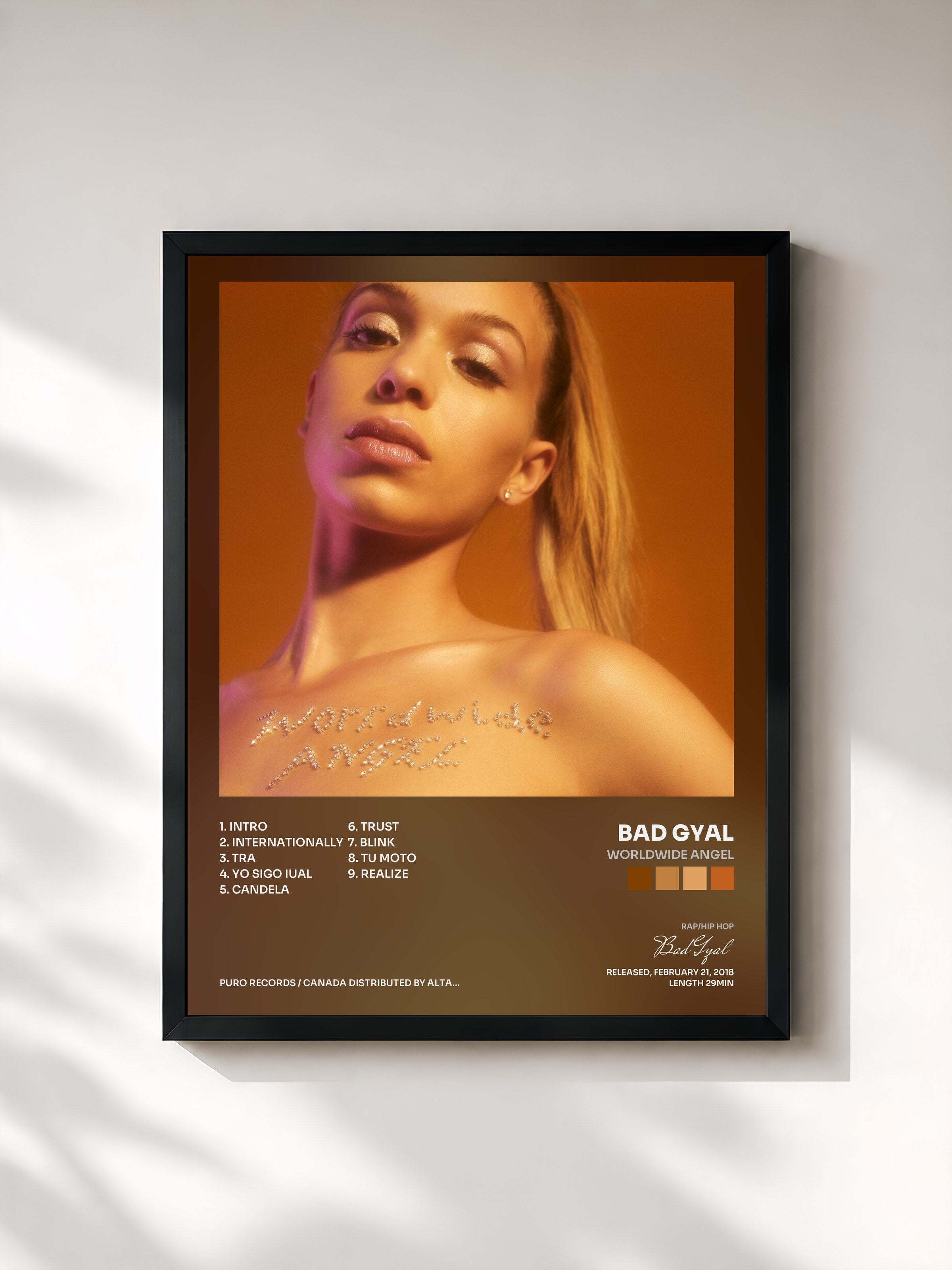#noir Tableau de l'album Worldwide Angel de Bad Gyal, cadre noir, imprimé et encadré en France