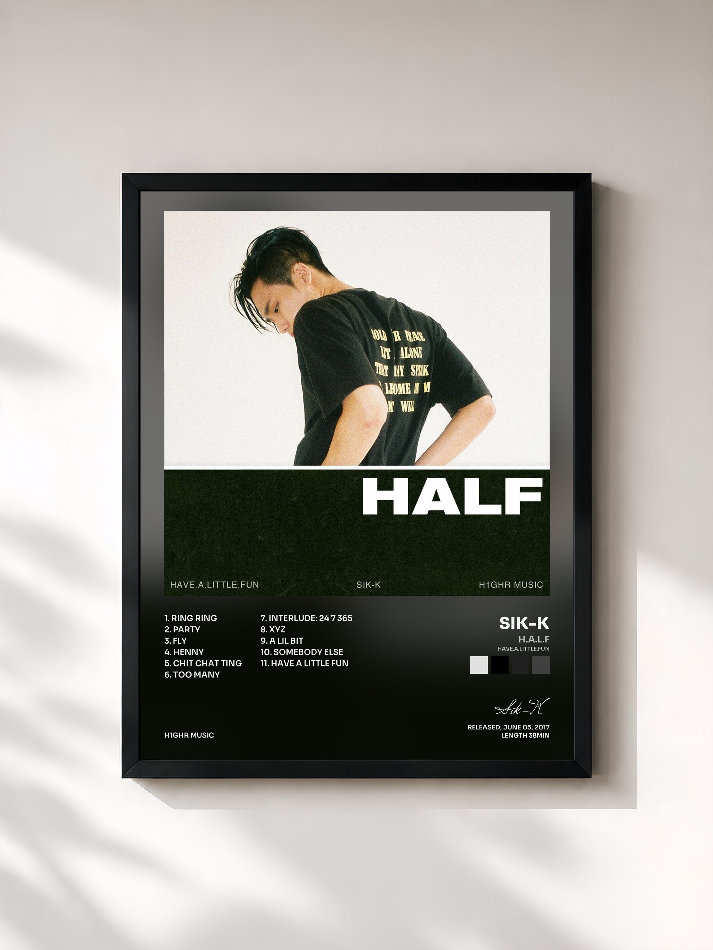 #noir Tableau de l'album H.A.L.F (Have.A.Little.Fun) de Sik-K, cadre noir, imprimé et encadré en France