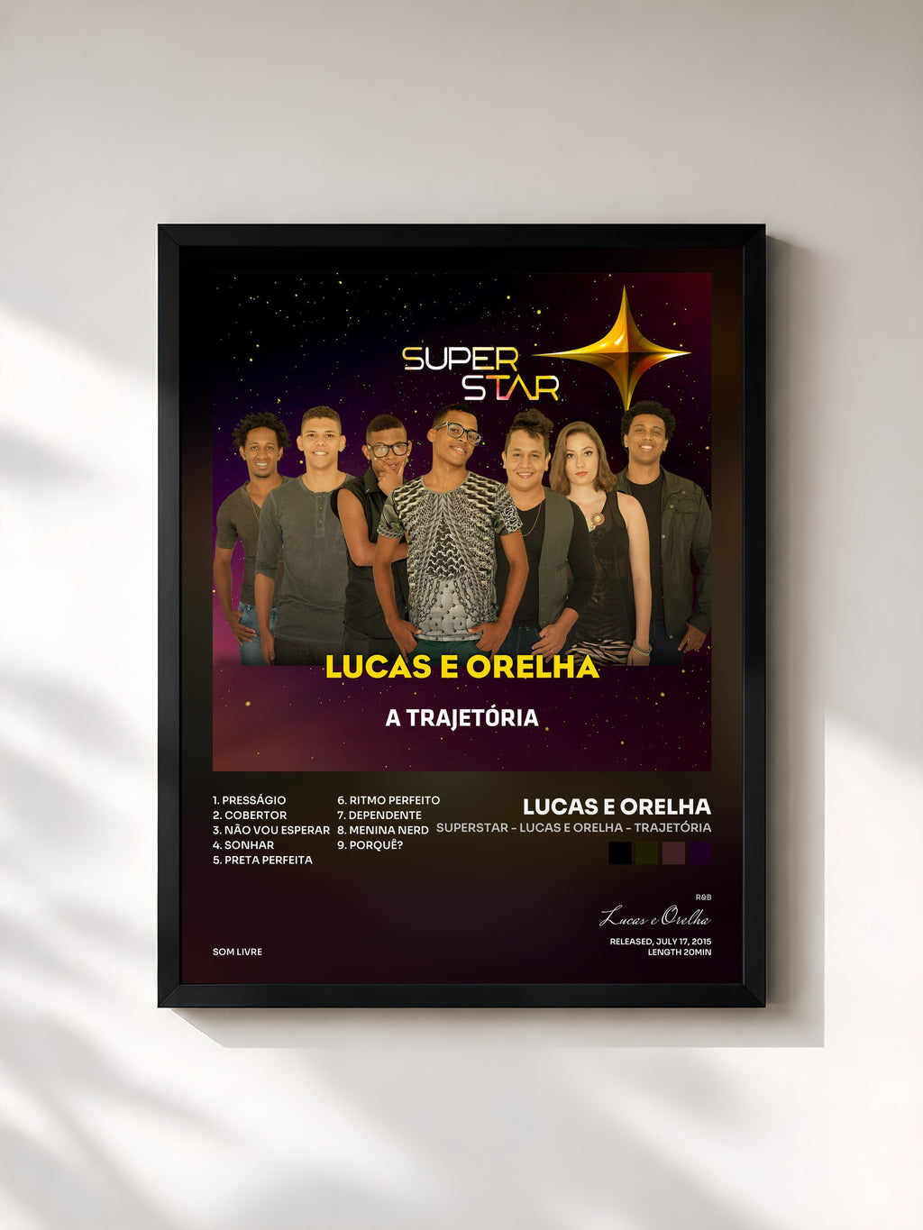 #noir Tableau de l'album Superstar - Lucas e Orelha - Trajetória de Lucas e Orelha, cadre noir, imprimé et encadré en France