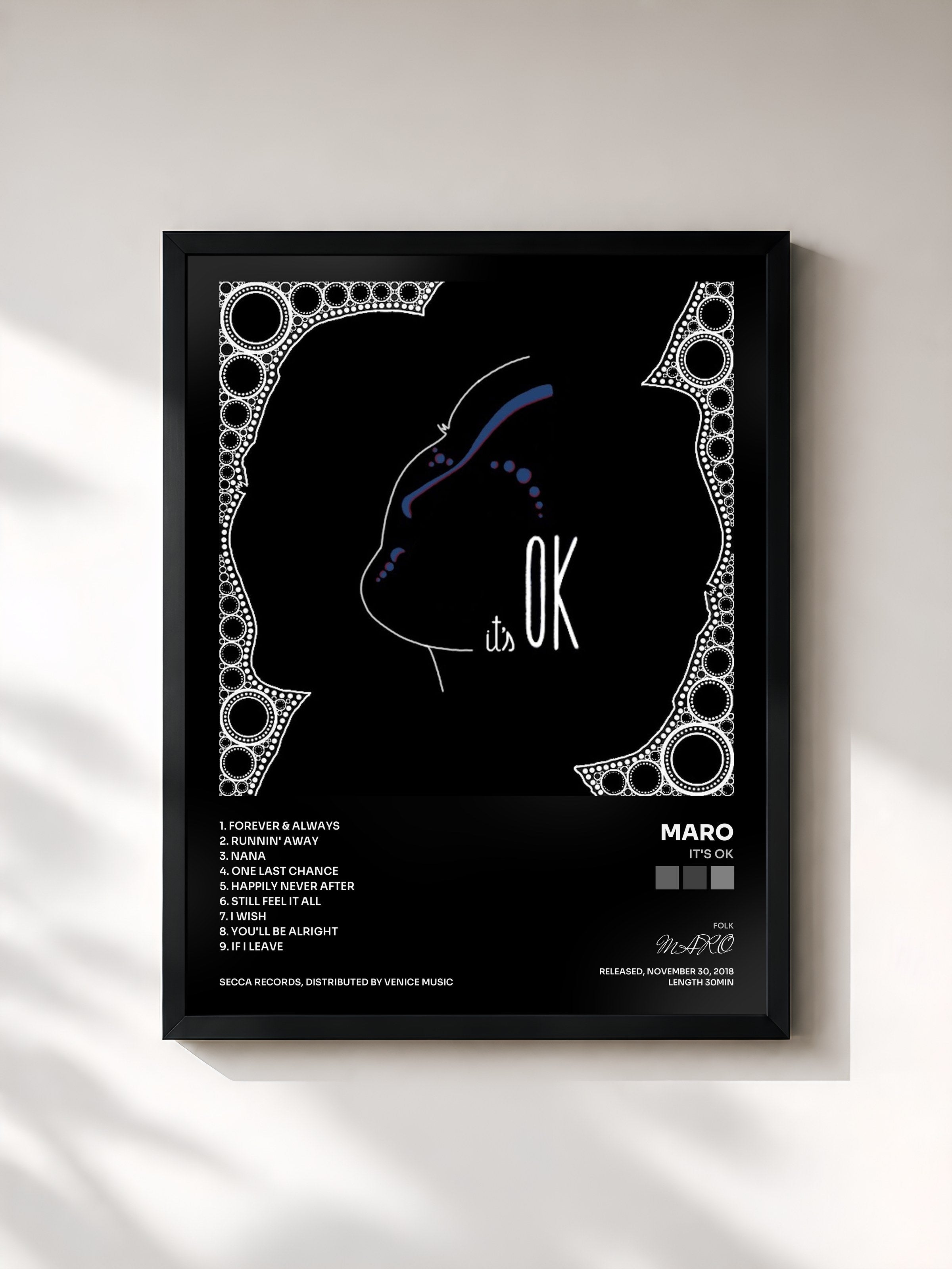 #noir Tableau de l'album it's OK de MARO, cadre noir, imprimé et encadré en France