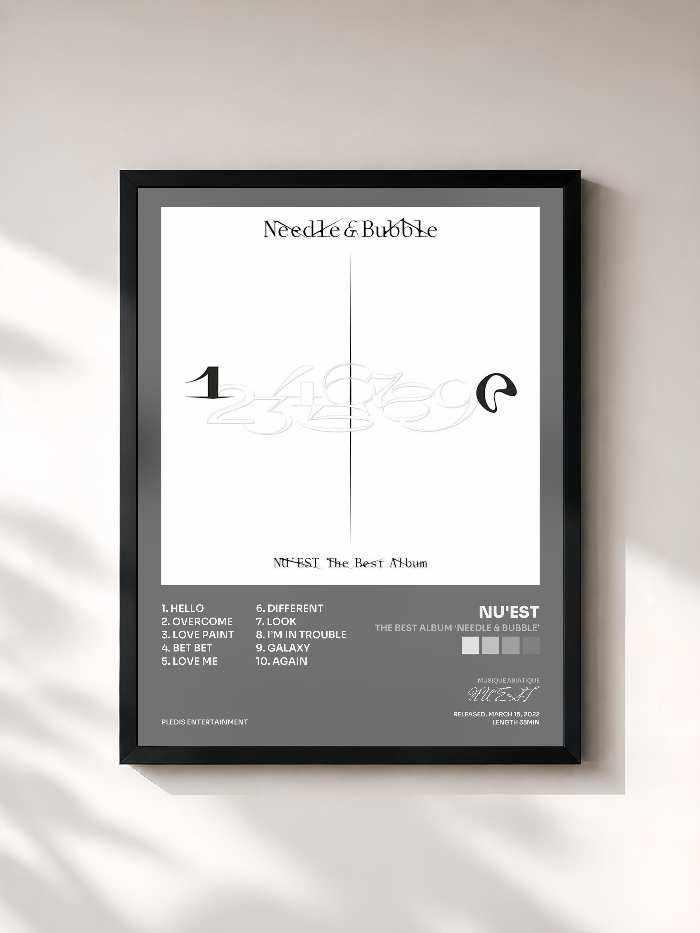 #noir Tableau de l'album The Best Album ‘Needle & Bubble’ de NU'EST, cadre noir, imprimé et encadré en France