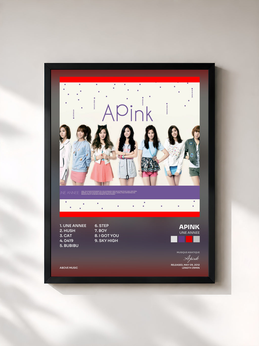 #noir Tableau de l'album UNE ANNEE de Apink, cadre noir, imprimé et encadré en France