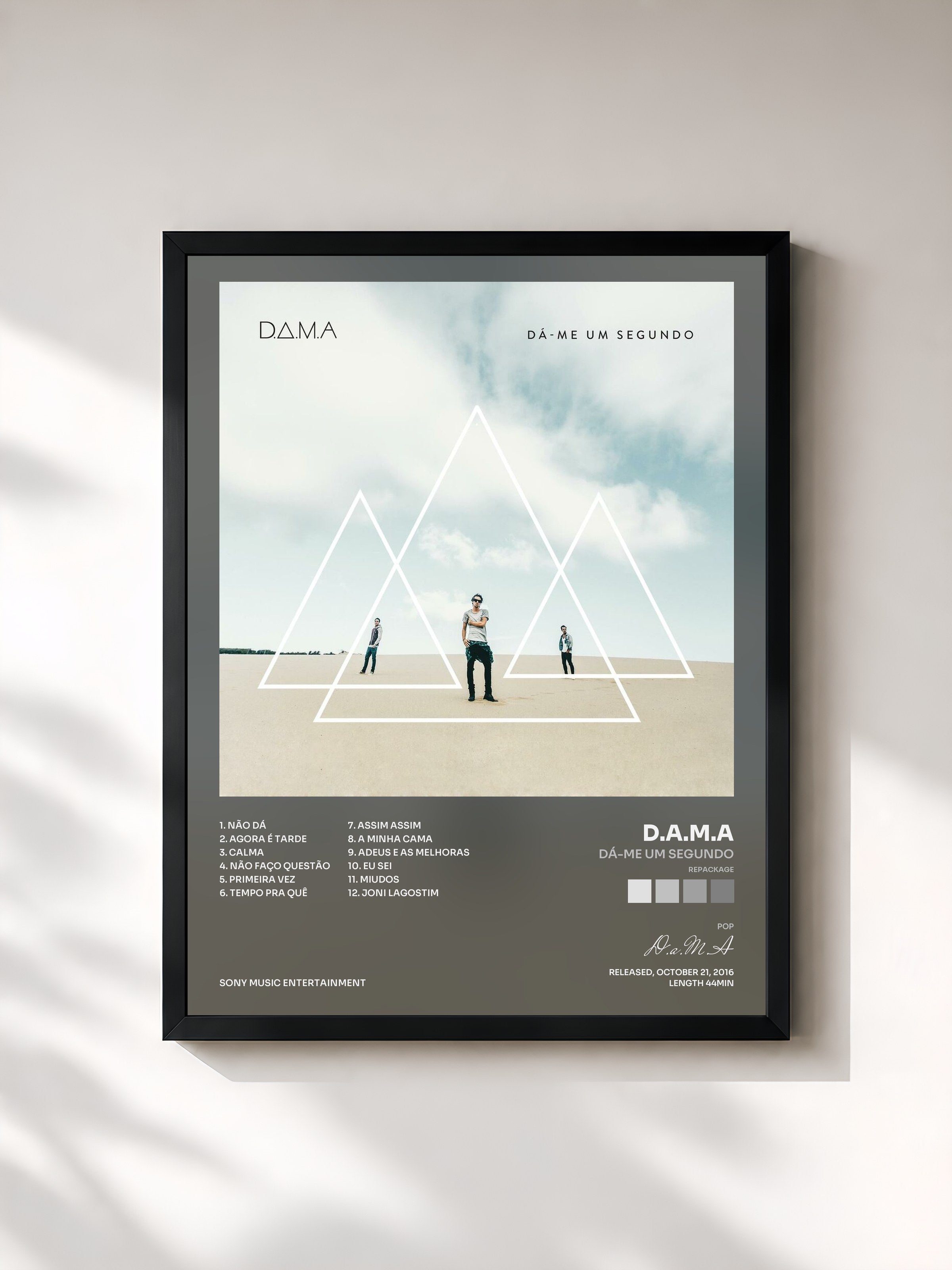 #noir Tableau de l'album Dá-me Um Segundo (Repackage) de D.a.M.A, cadre noir, imprimé et encadré en France