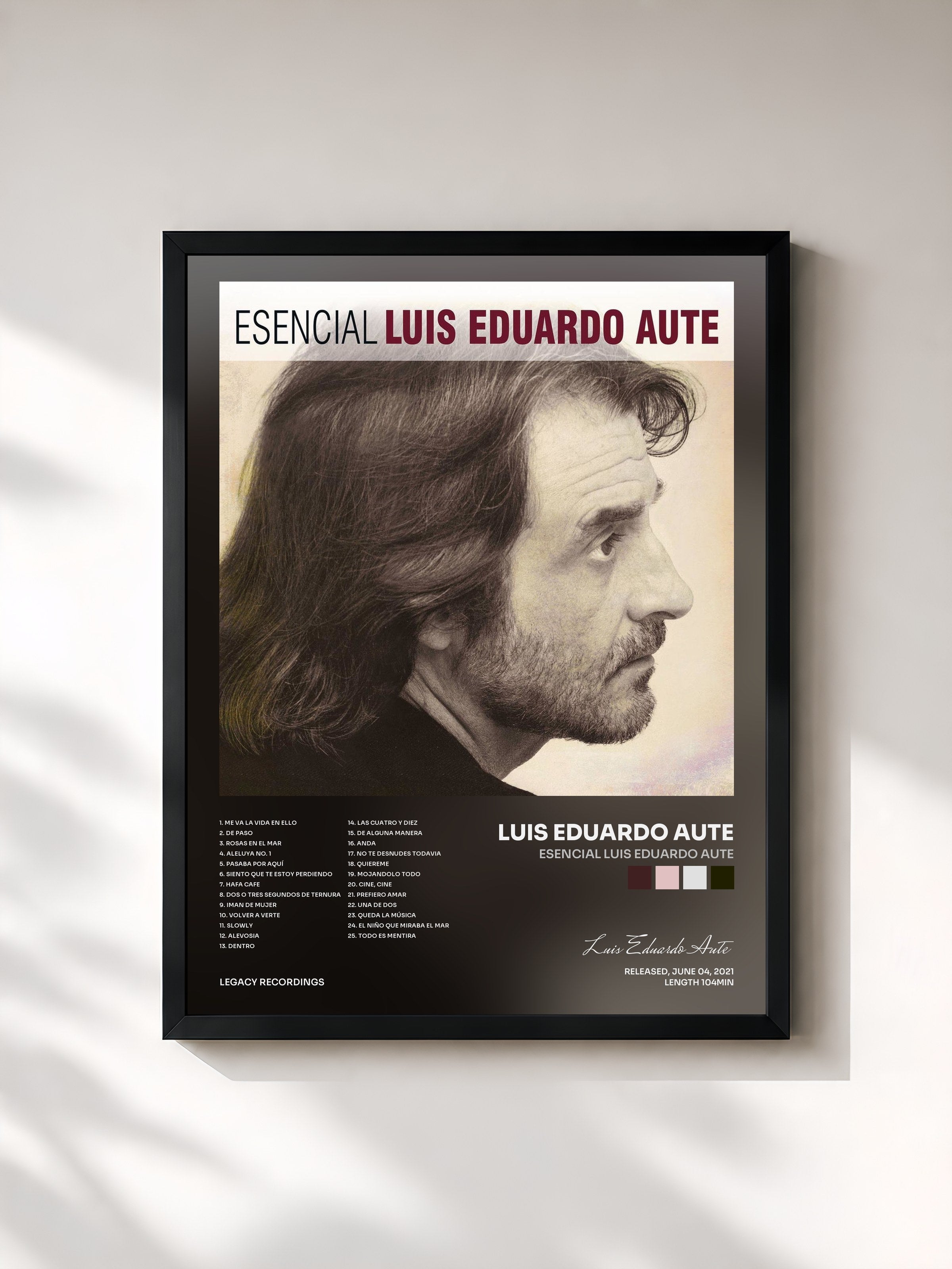 #noir Tableau de l'album Esencial Luis Eduardo Aute de Luis Eduardo Aute, cadre noir, imprimé et encadré en France
