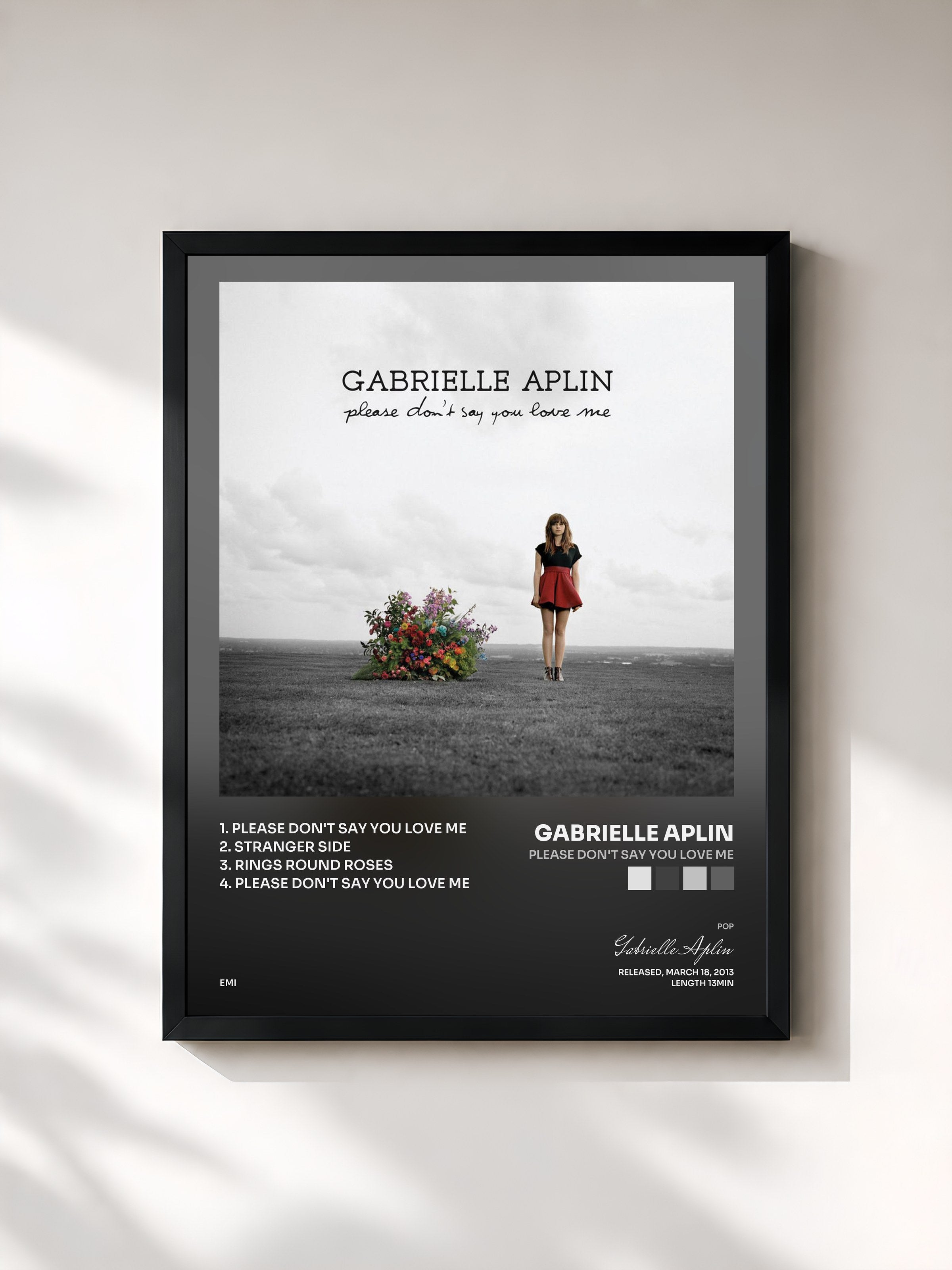 #noir Tableau de l'album Please Don't Say You Love Me de Gabrielle Aplin, cadre noir, imprimé et encadré en France