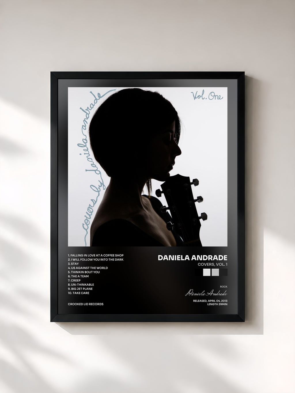 #noir Tableau de l'album Covers, Vol. 1 de Daniela Andrade, cadre noir, imprimé et encadré en France