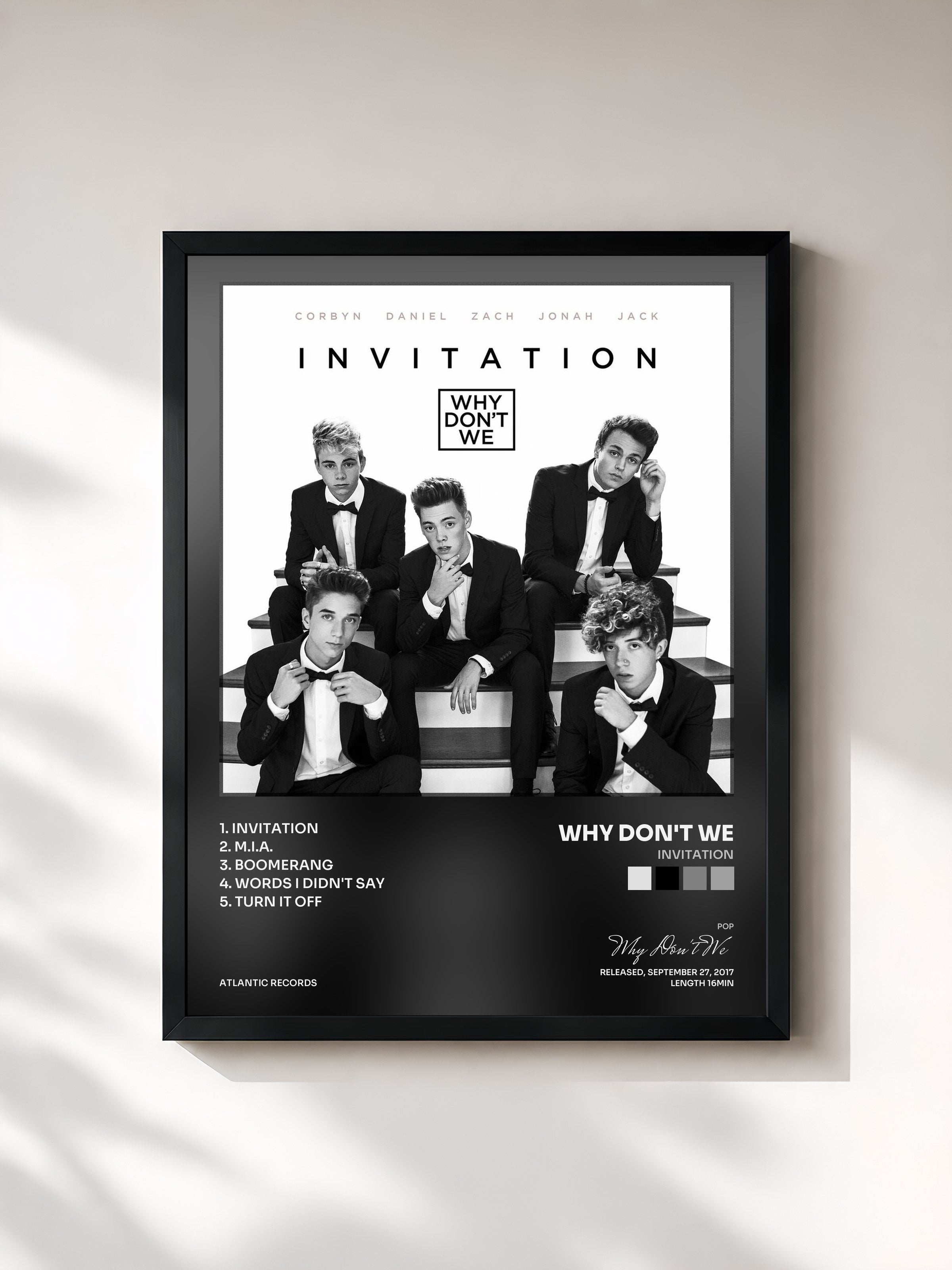 #noir Tableau de l'album Invitation de Why Don't We, cadre noir, imprimé et encadré en France