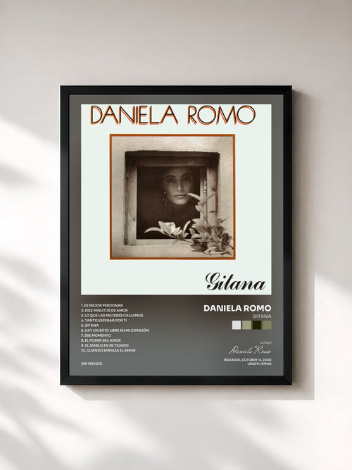 Daniela Romo · Gitana — Affiche encadrée