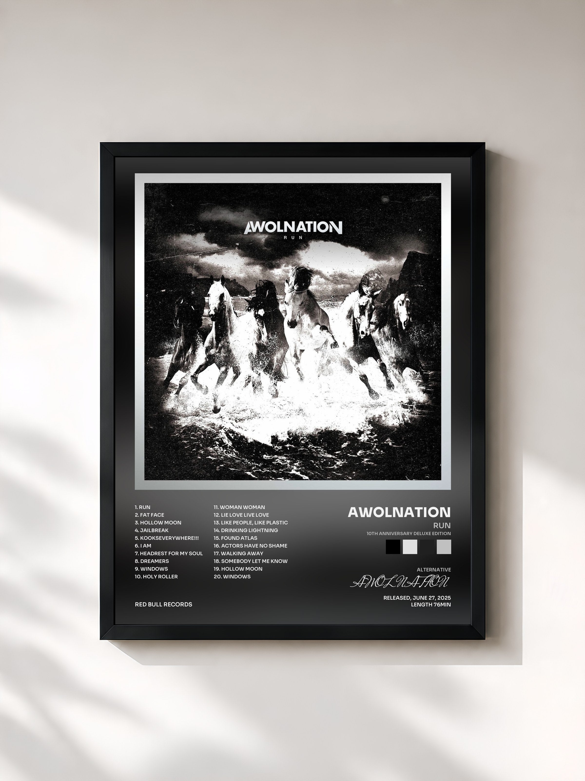#noir Tableau de l'album Run (10th Anniversary Deluxe Edition) de AWOLNATION, cadre noir, imprimé et encadré en France