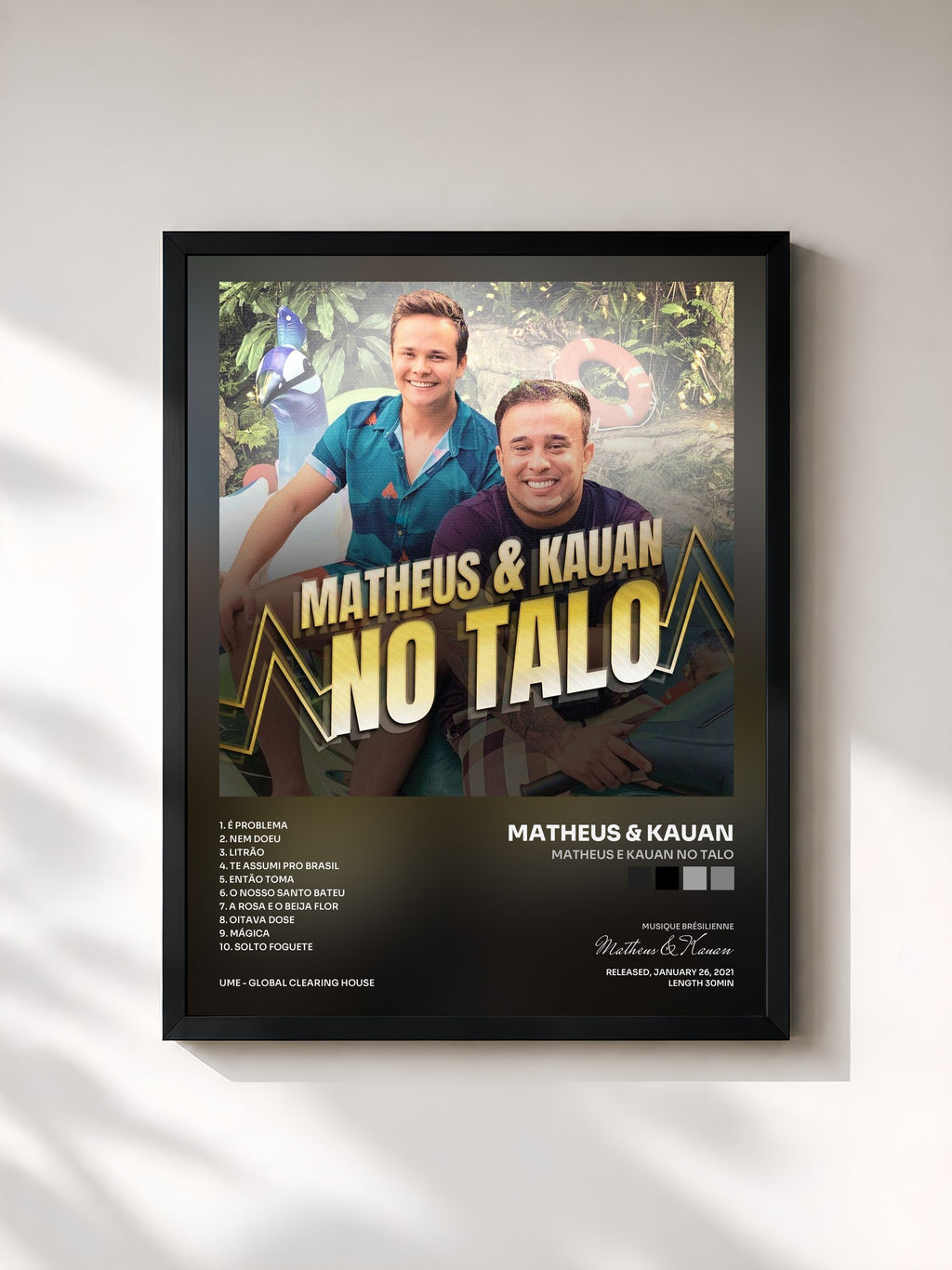 #noir Tableau de l'album Matheus e Kauan no Talo de Matheus & Kauan, cadre noir, imprimé et encadré en France
