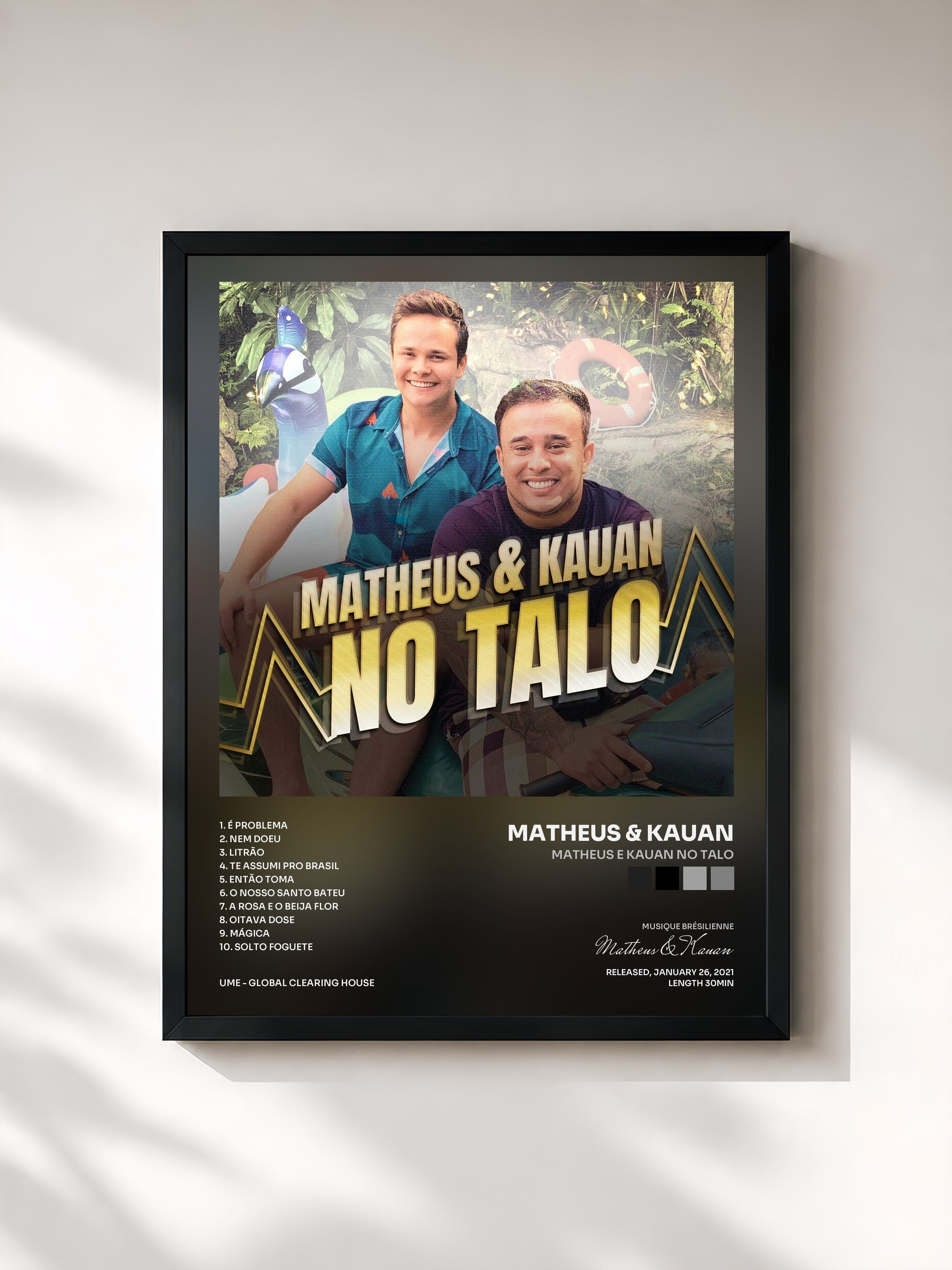 #noir Tableau de l'album Matheus e Kauan no Talo de Matheus & Kauan, cadre noir, imprimé et encadré en France