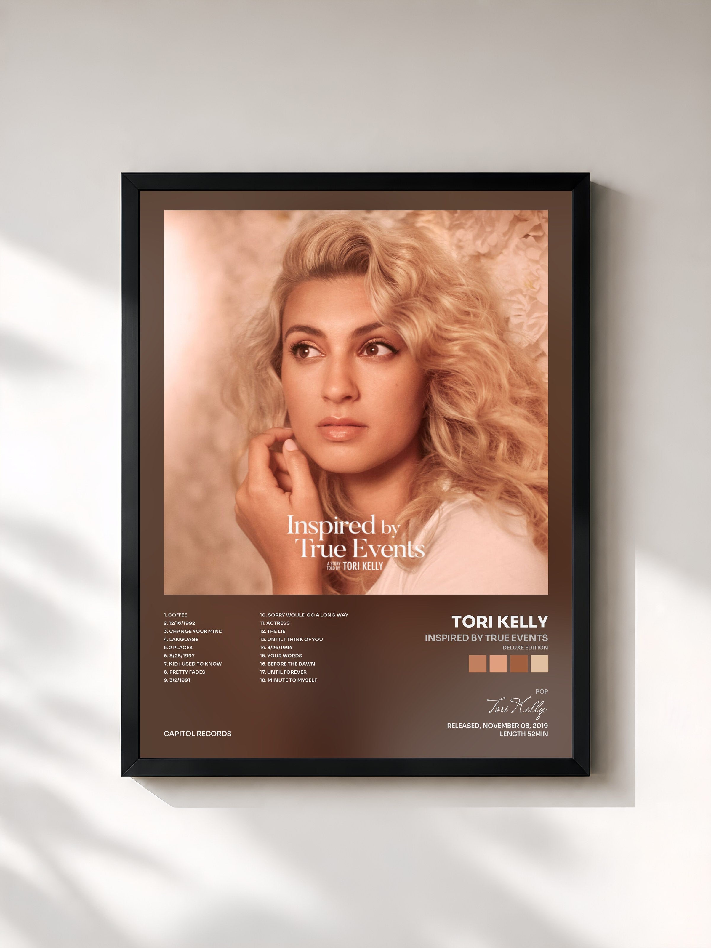 #noir Tableau de l'album Inspired by True Events (Deluxe Edition) de Tori Kelly, cadre noir, imprimé et encadré en France