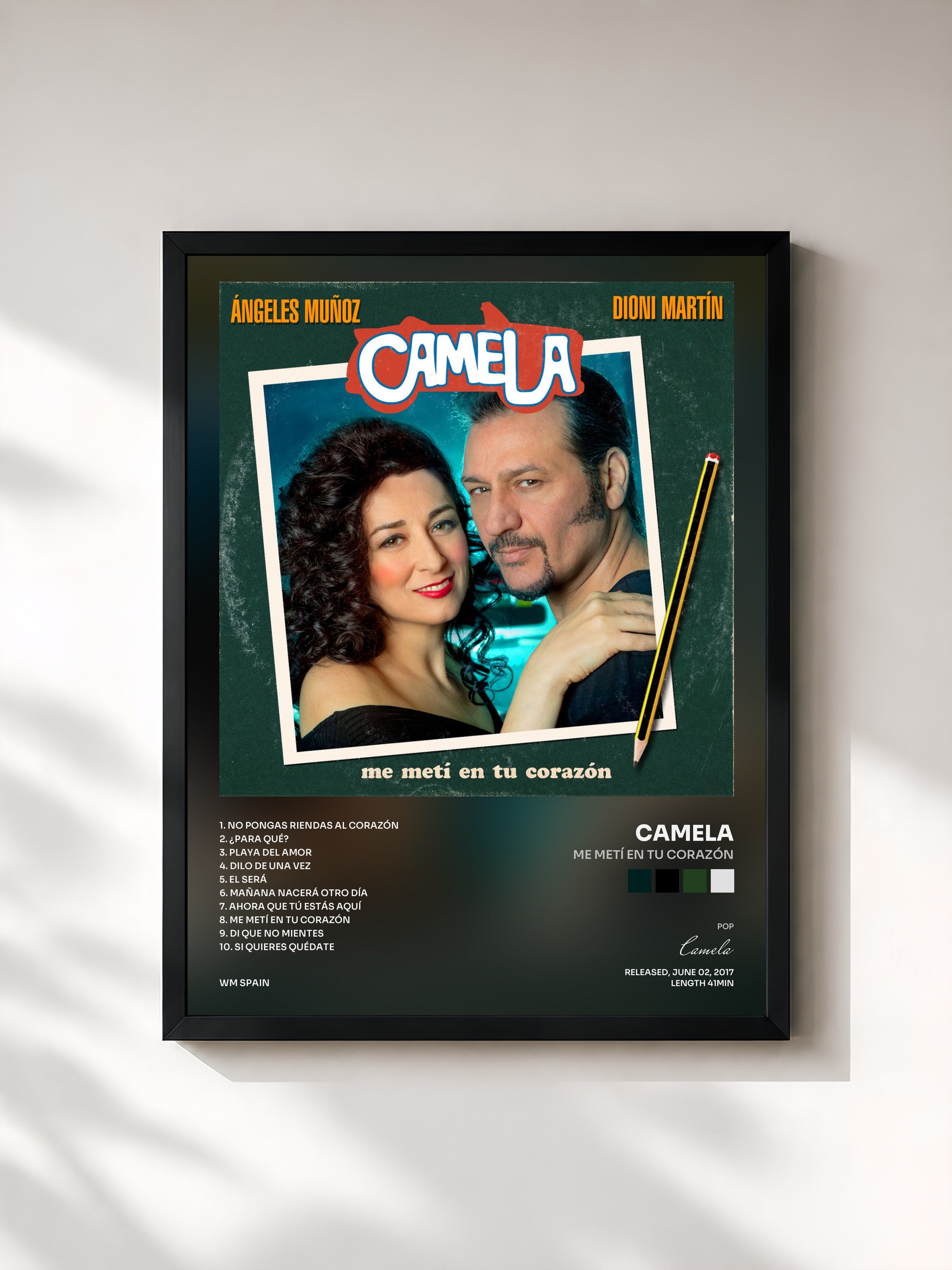 #noir Tableau de l'album Me metí en tu corazón de Camela, cadre noir, imprimé et encadré en France