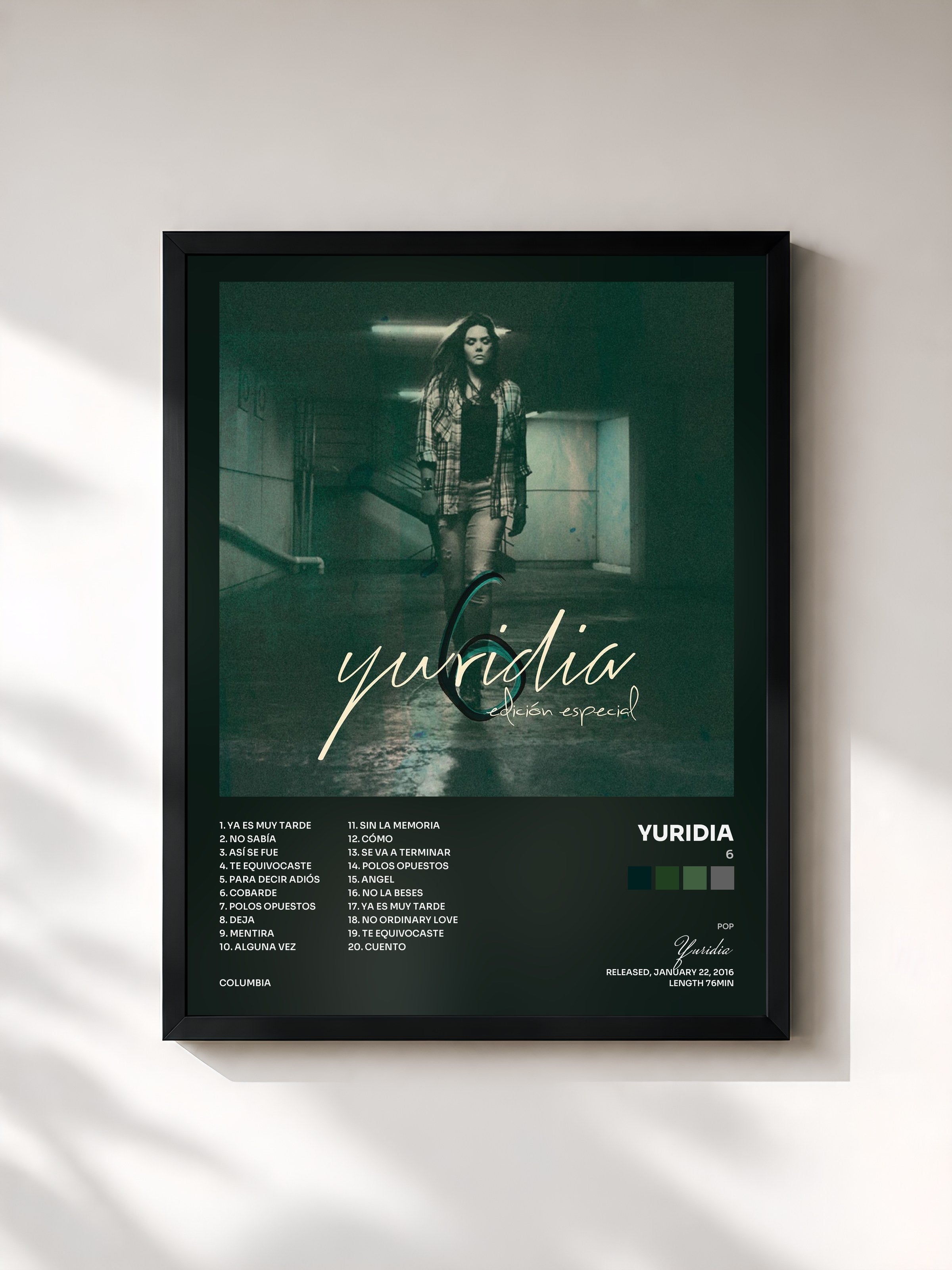 #noir Tableau de l'album 6 de Yuridia, cadre noir, imprimé et encadré en France