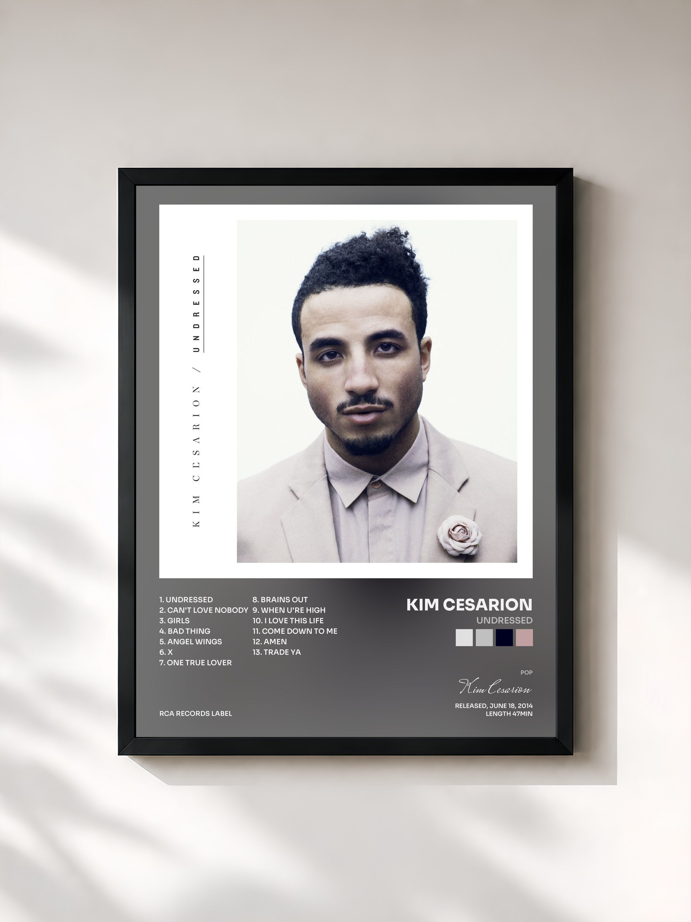 #noir Tableau de l'album Undressed de Kim Cesarion, cadre noir, imprimé et encadré en France