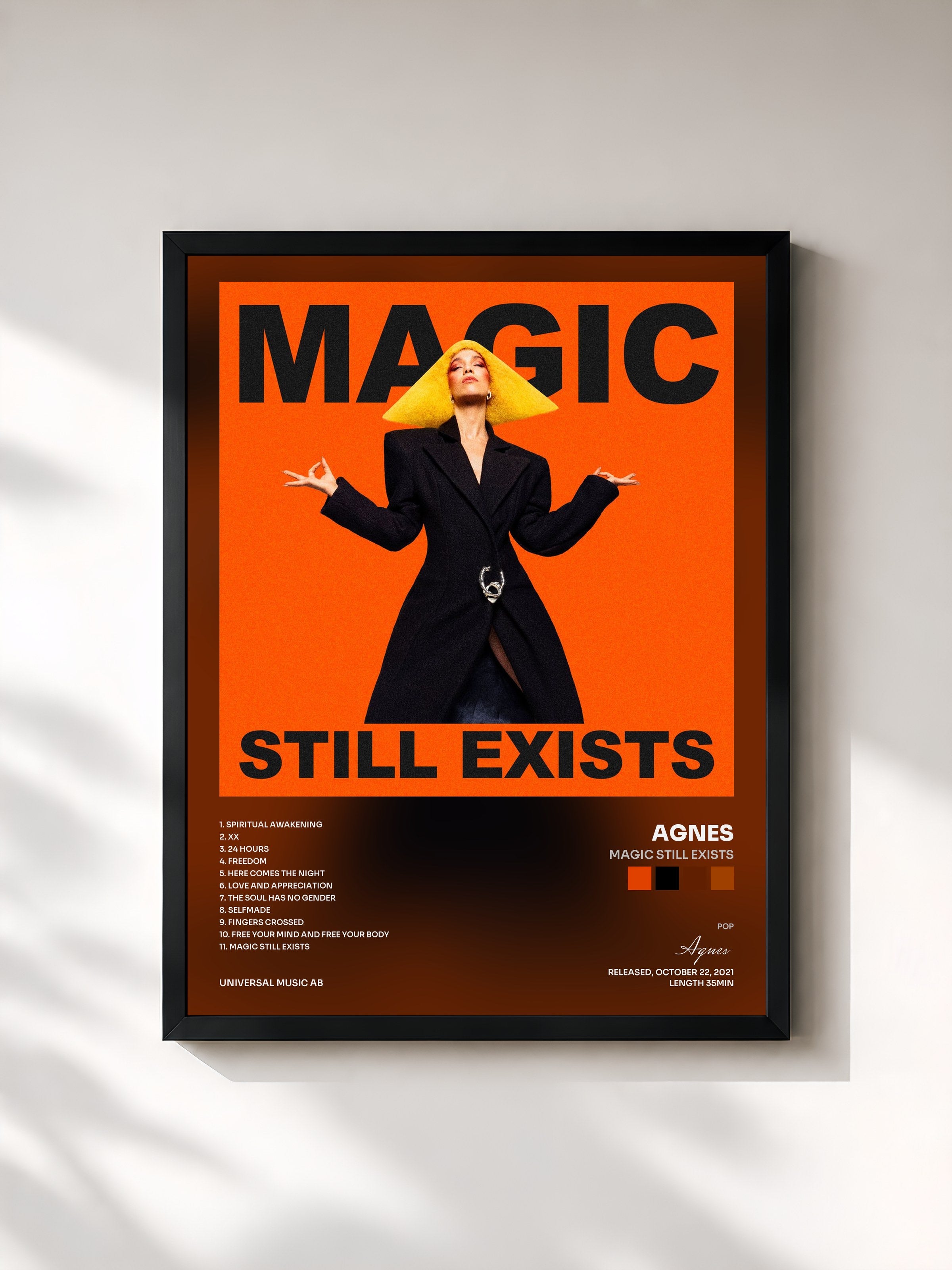 #noir Tableau de l'album Magic Still Exists de Agnes, cadre noir, imprimé et encadré en France