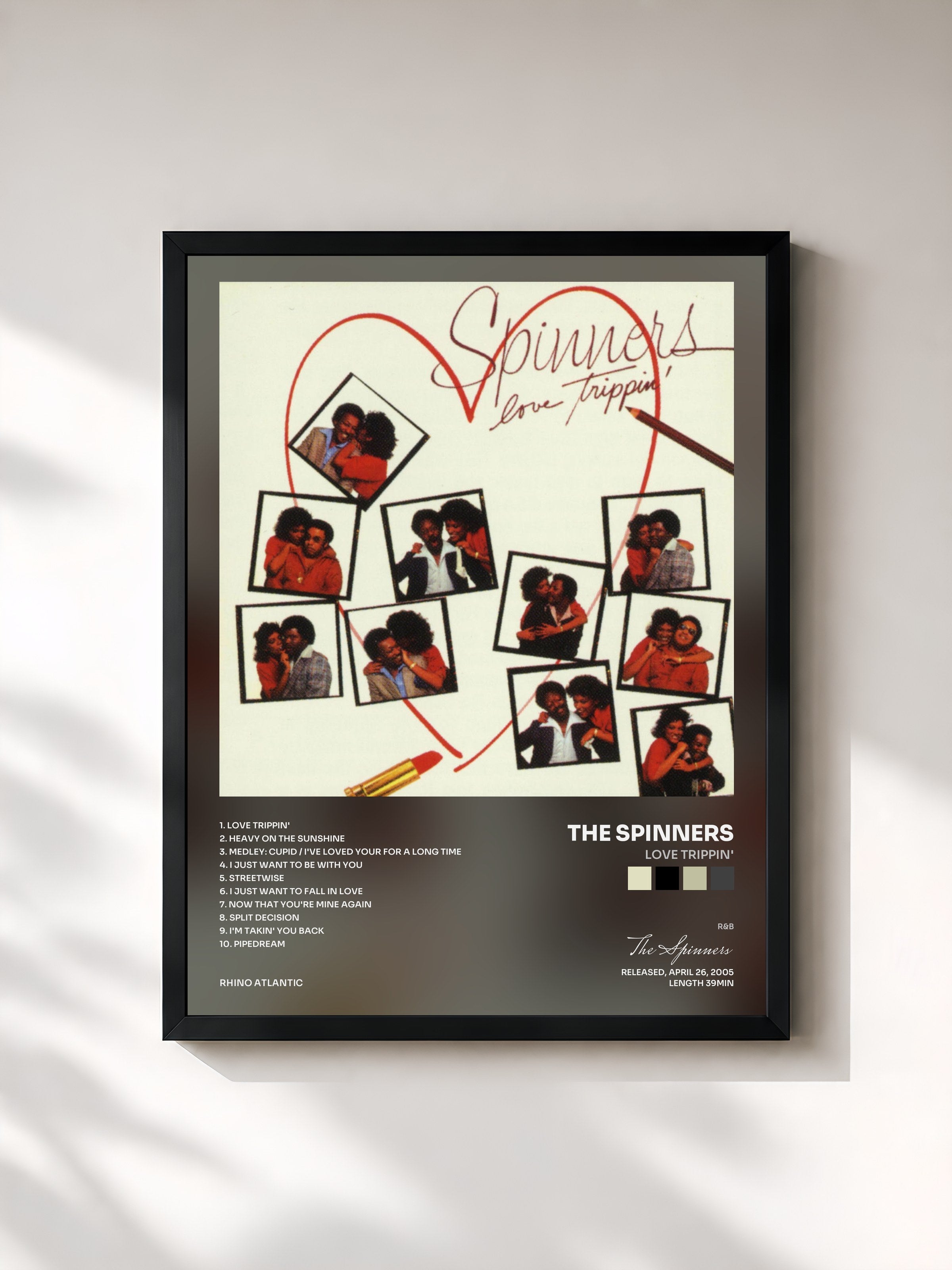 #noir Tableau de l'album Love Trippin' de The Spinners, cadre noir, imprimé et encadré en France