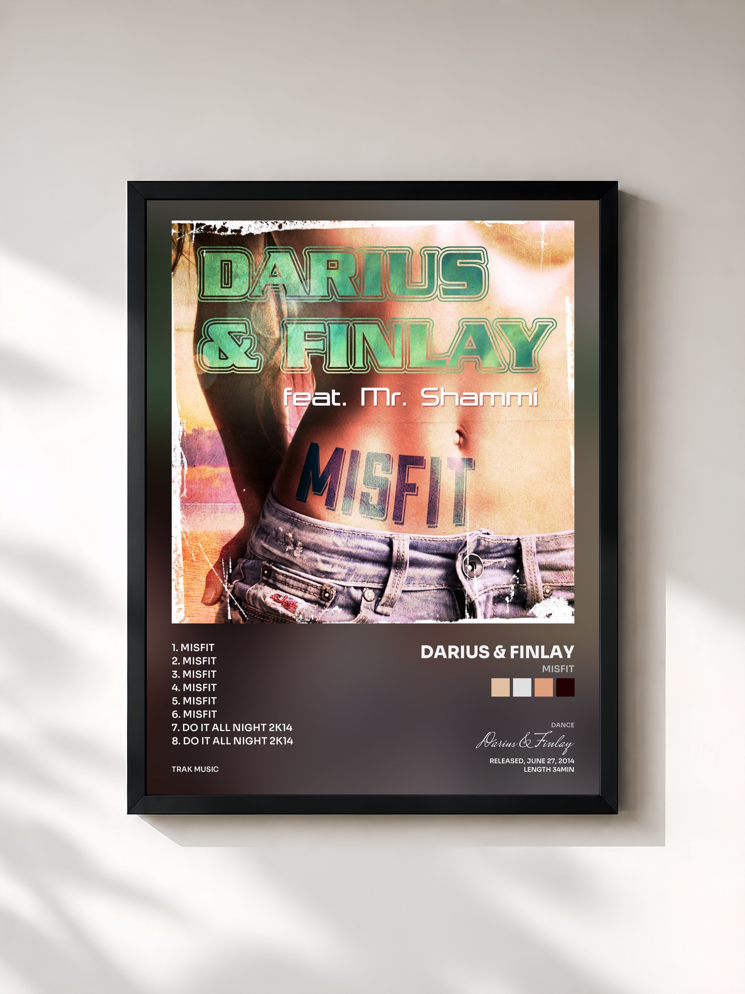 #noir Tableau de l'album Misfit de Darius & Finlay, cadre noir, imprimé et encadré en France