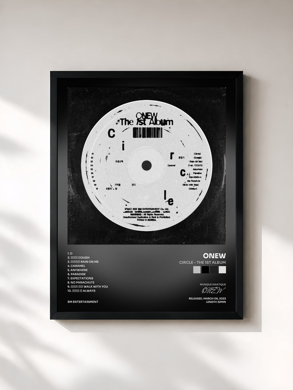 #noir Tableau de l'album Circle - The 1st Album de ONEW, cadre noir, imprimé et encadré en France