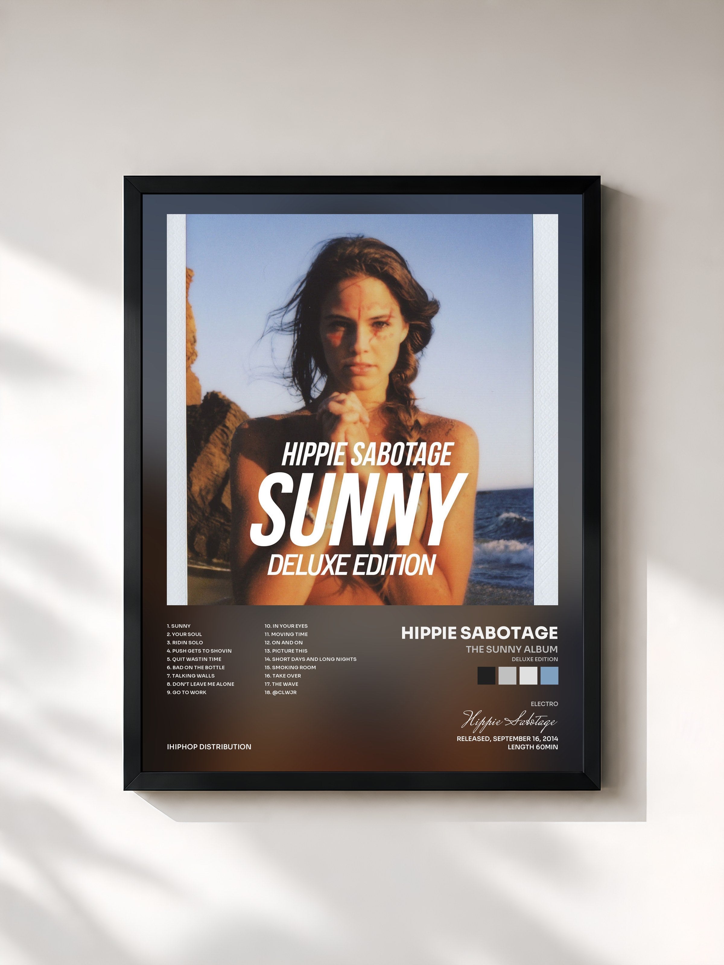 #noir Tableau de l'album The Sunny Album (Deluxe Edition) de Hippie Sabotage, cadre noir, imprimé et encadré en France