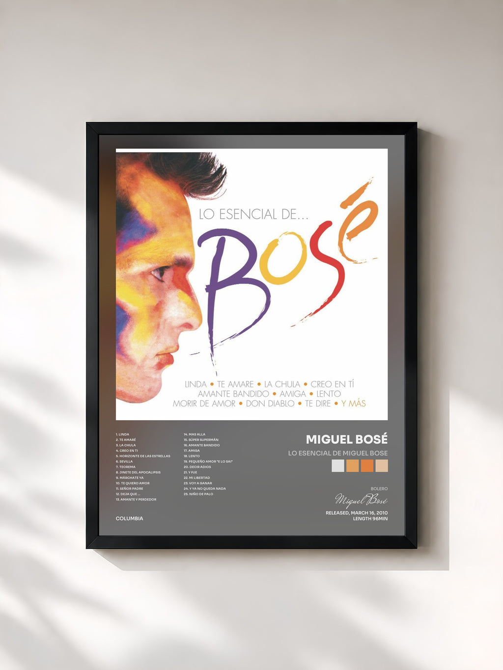 #noir Lo Esencial von Miguel Bose de Miguel Bosé als gerahmter Kunstdruck, schwarzer Rahmen, gedruckt und gerahmt in Frankreich