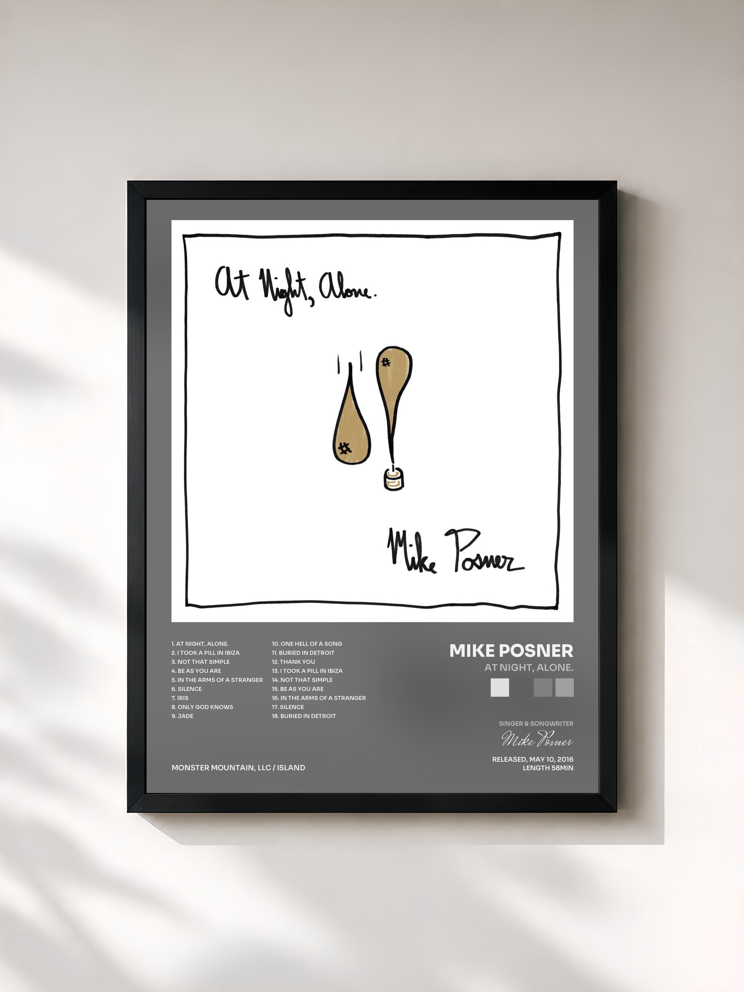 #noir Tableau de l'album At Night, Alone. de Mike Posner, cadre noir, imprimé et encadré en France