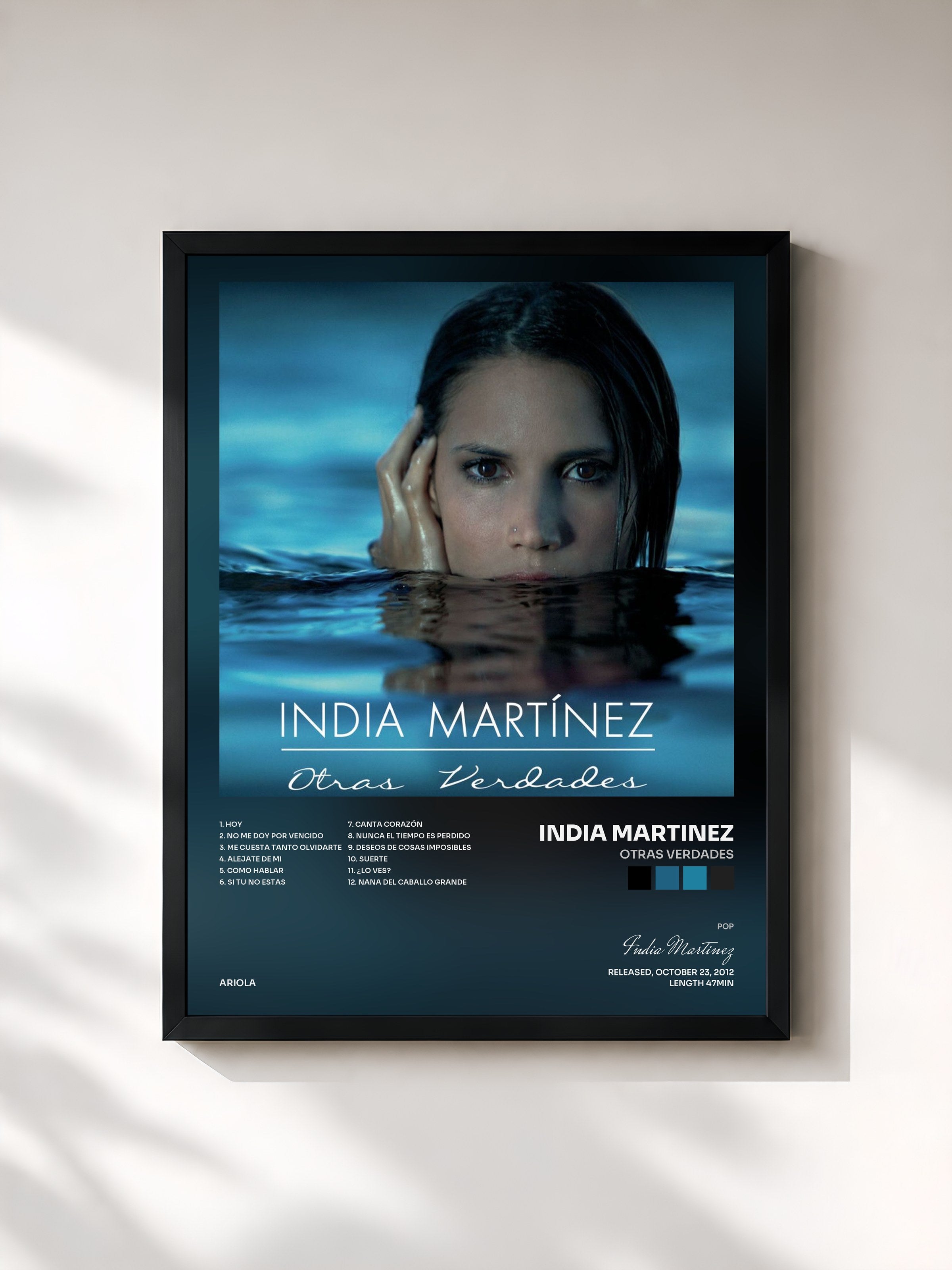 #noir Tableau de l'album Otras Verdades de India Martinez, cadre noir, imprimé et encadré en France