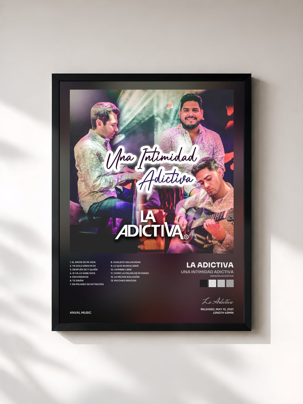#noir Tableau de l'album Una Intimidad Adictiva (Versión Acústica) de La Adictiva, cadre noir, imprimé et encadré en France
