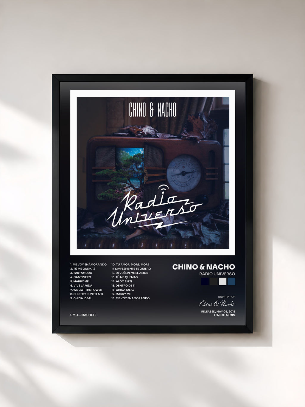 #noir Tableau de l'album Radio Universo de Chino & Nacho, cadre noir, imprimé et encadré en France