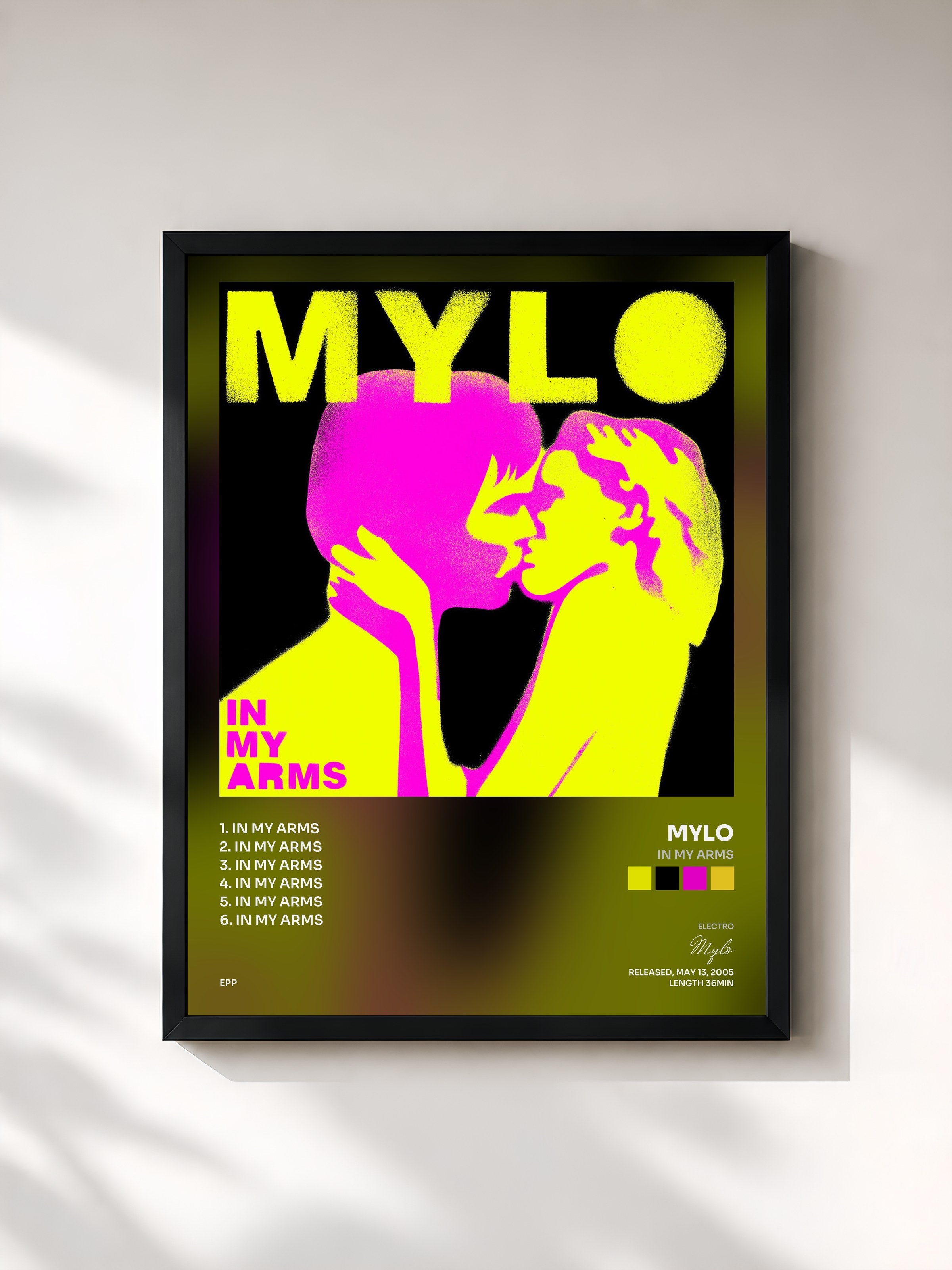 #noir Tableau de l'album In My Arms de Mylo, cadre noir, imprimé et encadré en France