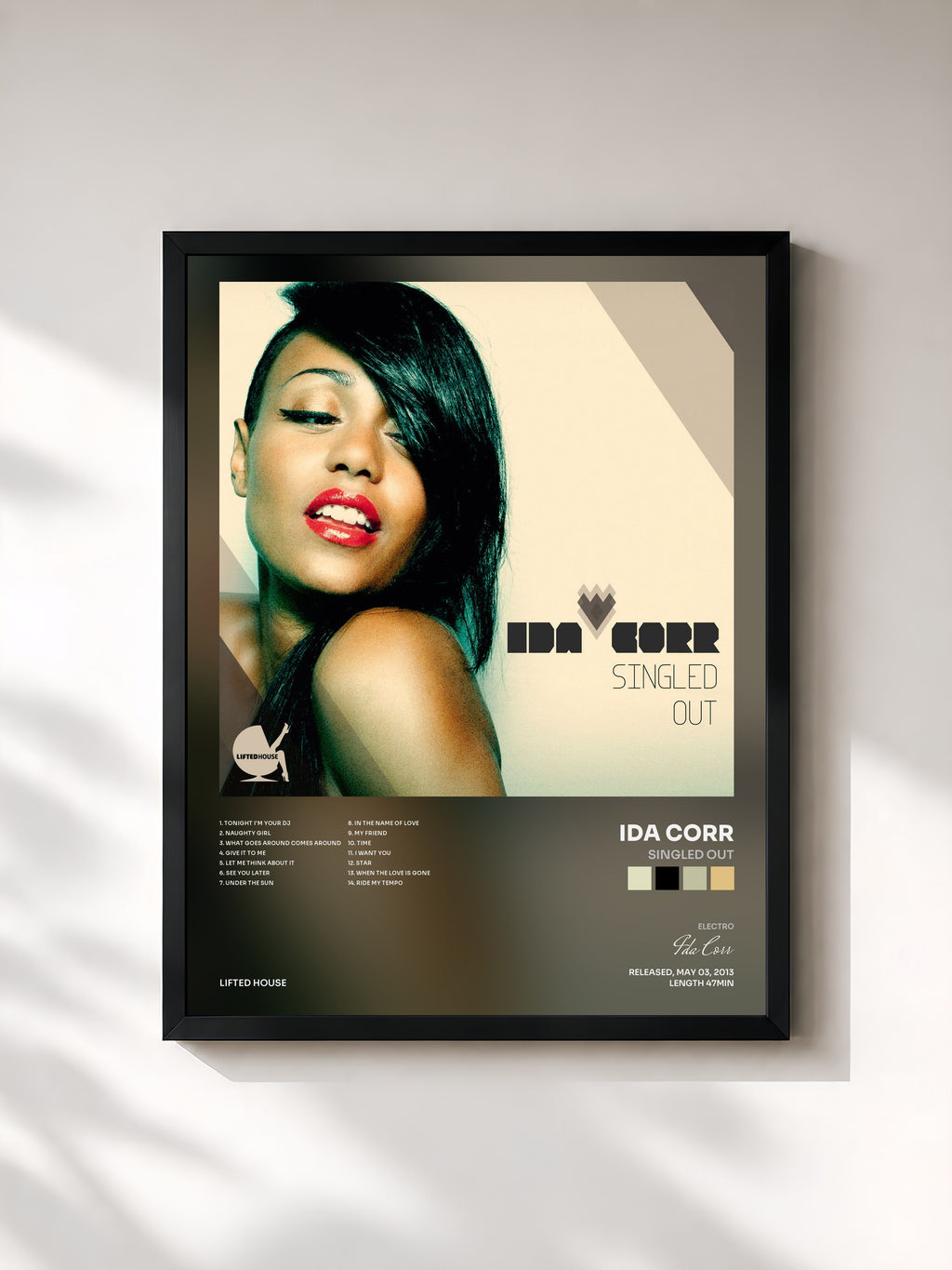 #noir Tableau de l'album Singled Out de Ida Corr, cadre noir, imprimé et encadré en France