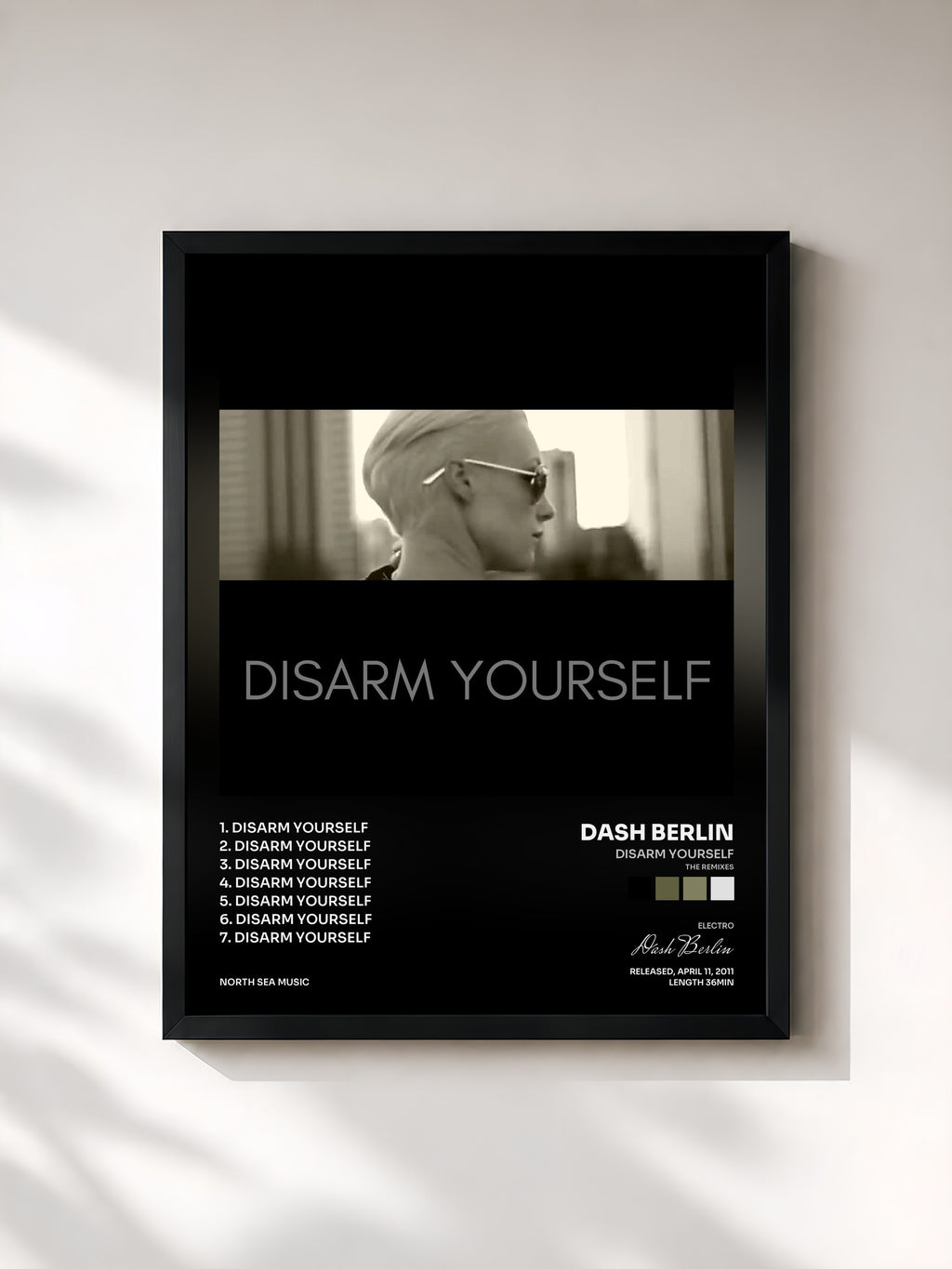 #noir Tableau de l'album Disarm Yourself (The Remixes) de Dash Berlin, cadre noir, imprimé et encadré en France