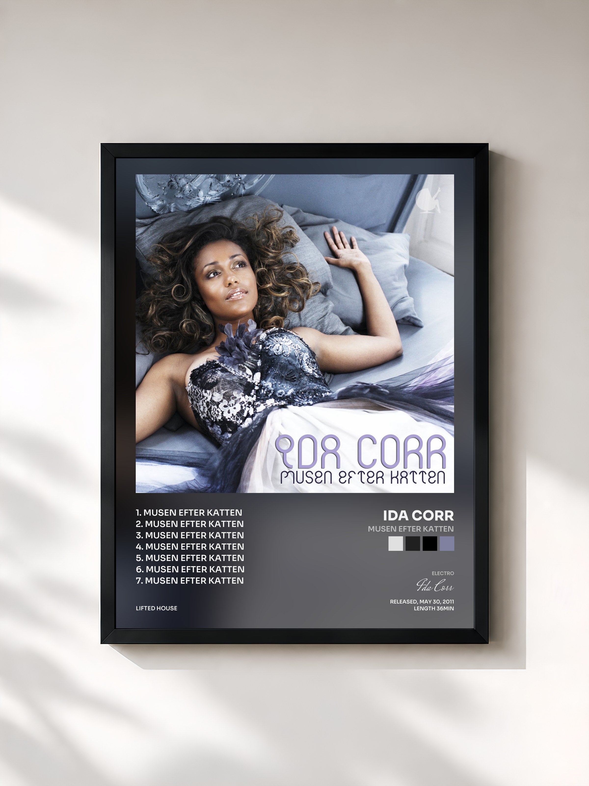 #noir Tableau de l'album Musen Efter Katten de Ida Corr, cadre noir, imprimé et encadré en France