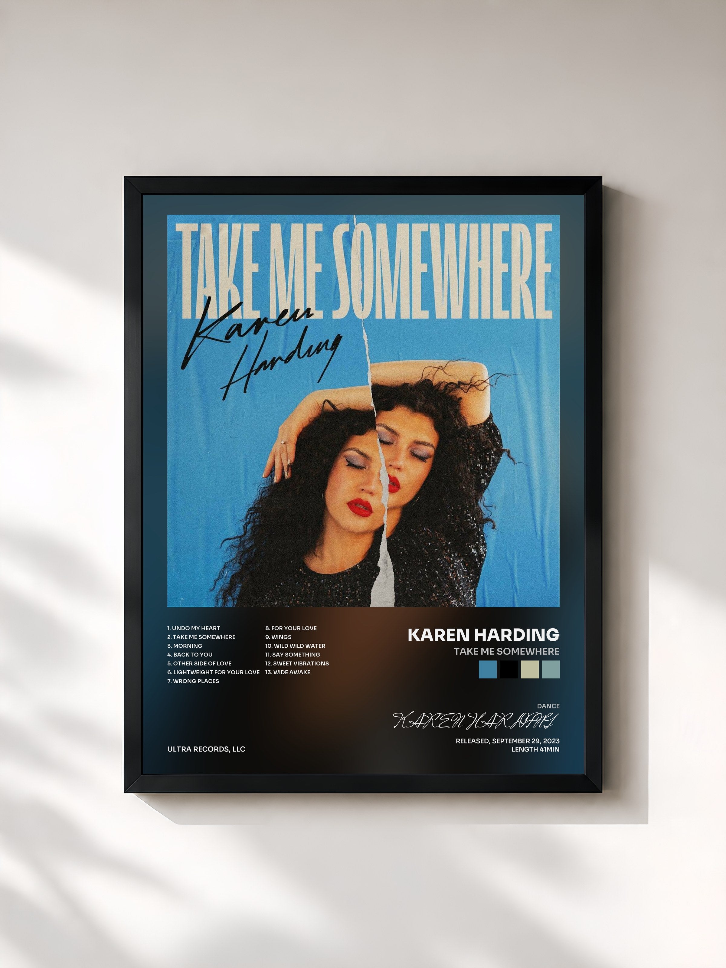 #noir Tableau de l'album Take Me Somewhere de KAREN HARDING, cadre noir, imprimé et encadré en France