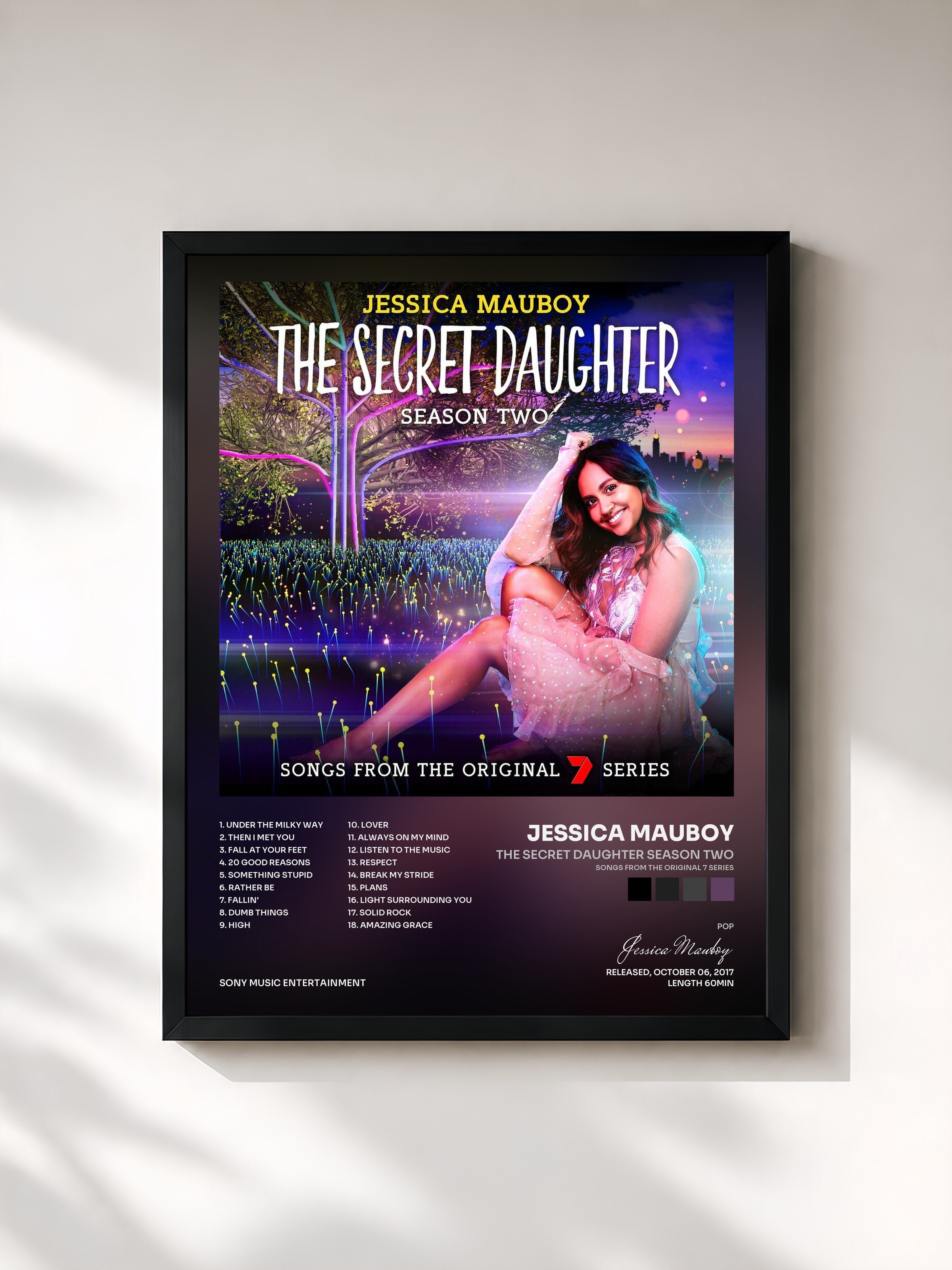 #noir Tableau de l'album The Secret Daughter Season Two (Songs from the Original 7 Series) de Jessica Mauboy, cadre noir, imprimé et encadré en France