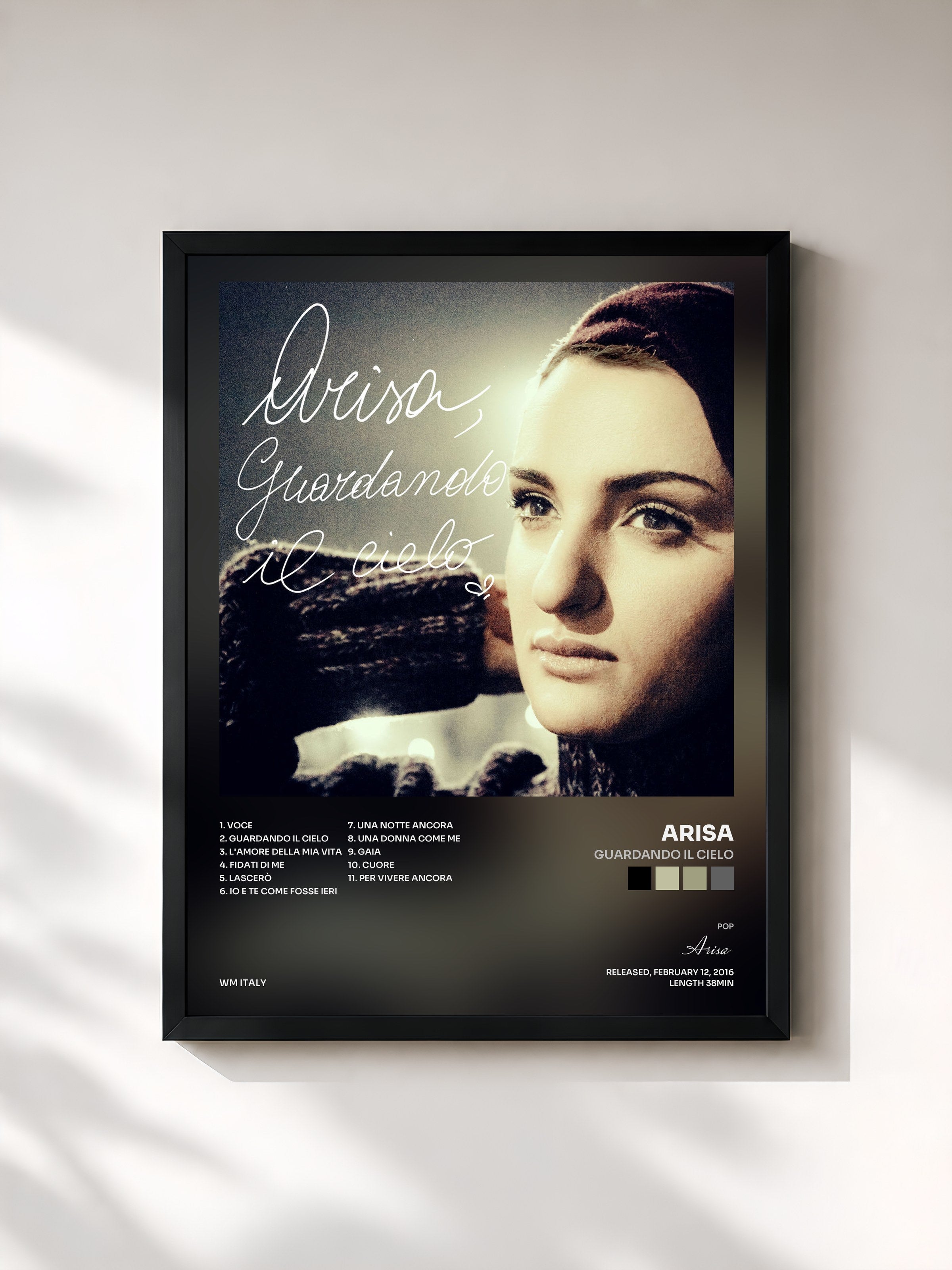 #noir Tableau de l'album Guardando il cielo de Arisa, cadre noir, imprimé et encadré en France