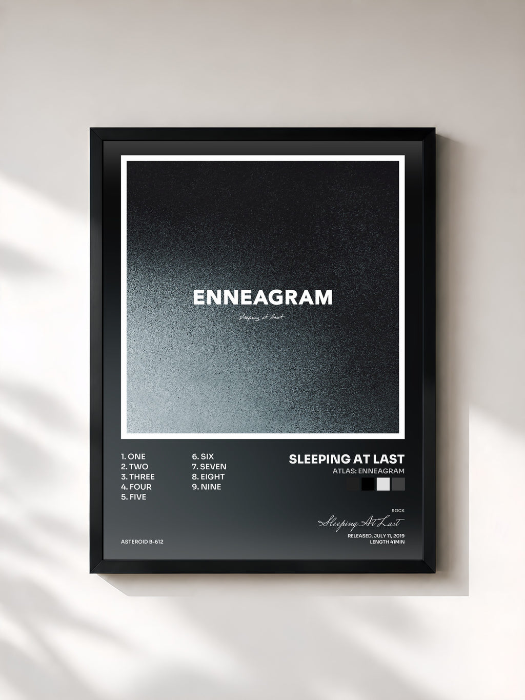 #noir Tableau de l'album Atlas: Enneagram de Sleeping At Last, cadre noir, imprimé et encadré en France