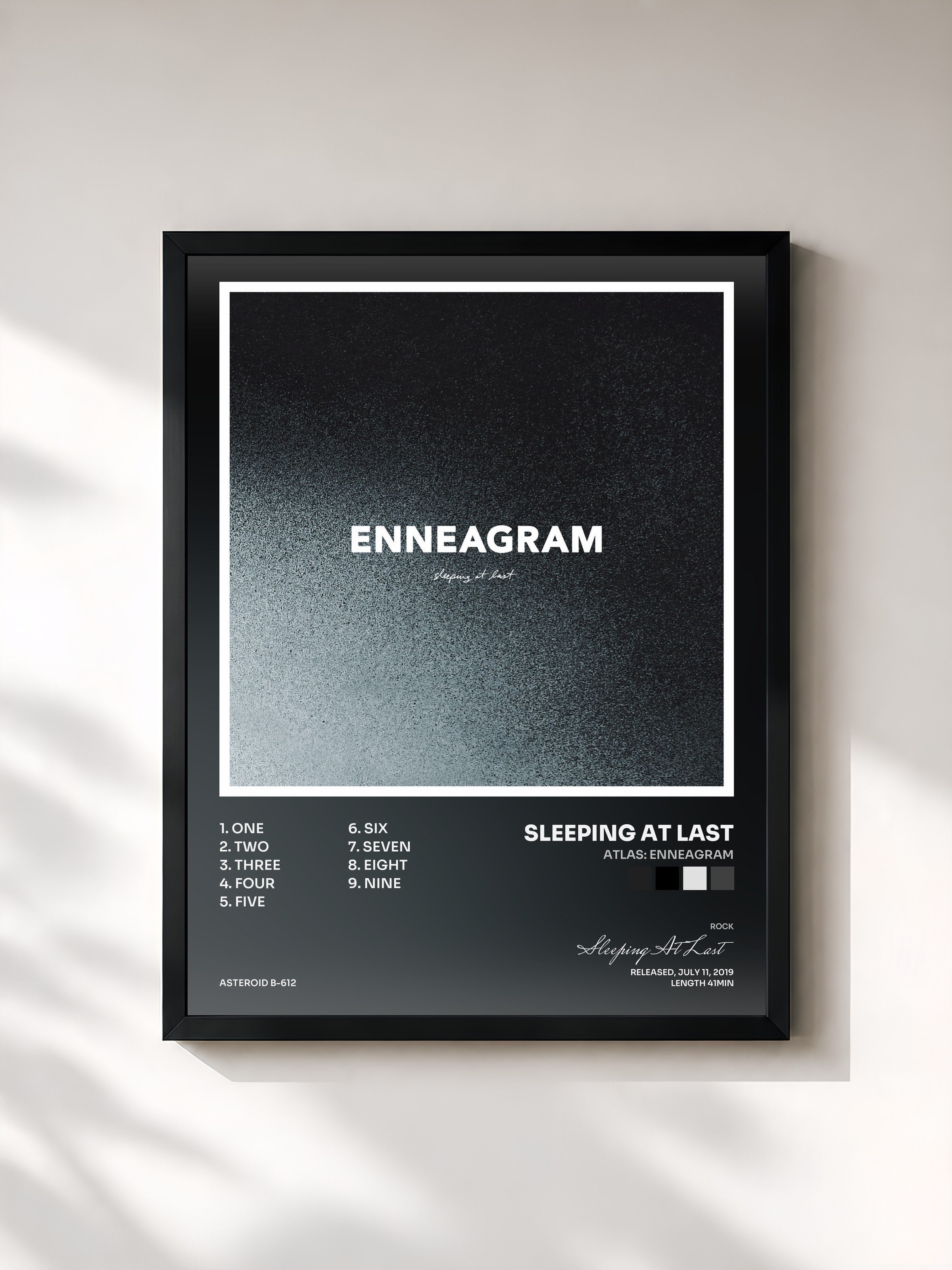 #noir Tableau de l'album Atlas: Enneagram de Sleeping At Last, cadre noir, imprimé et encadré en France