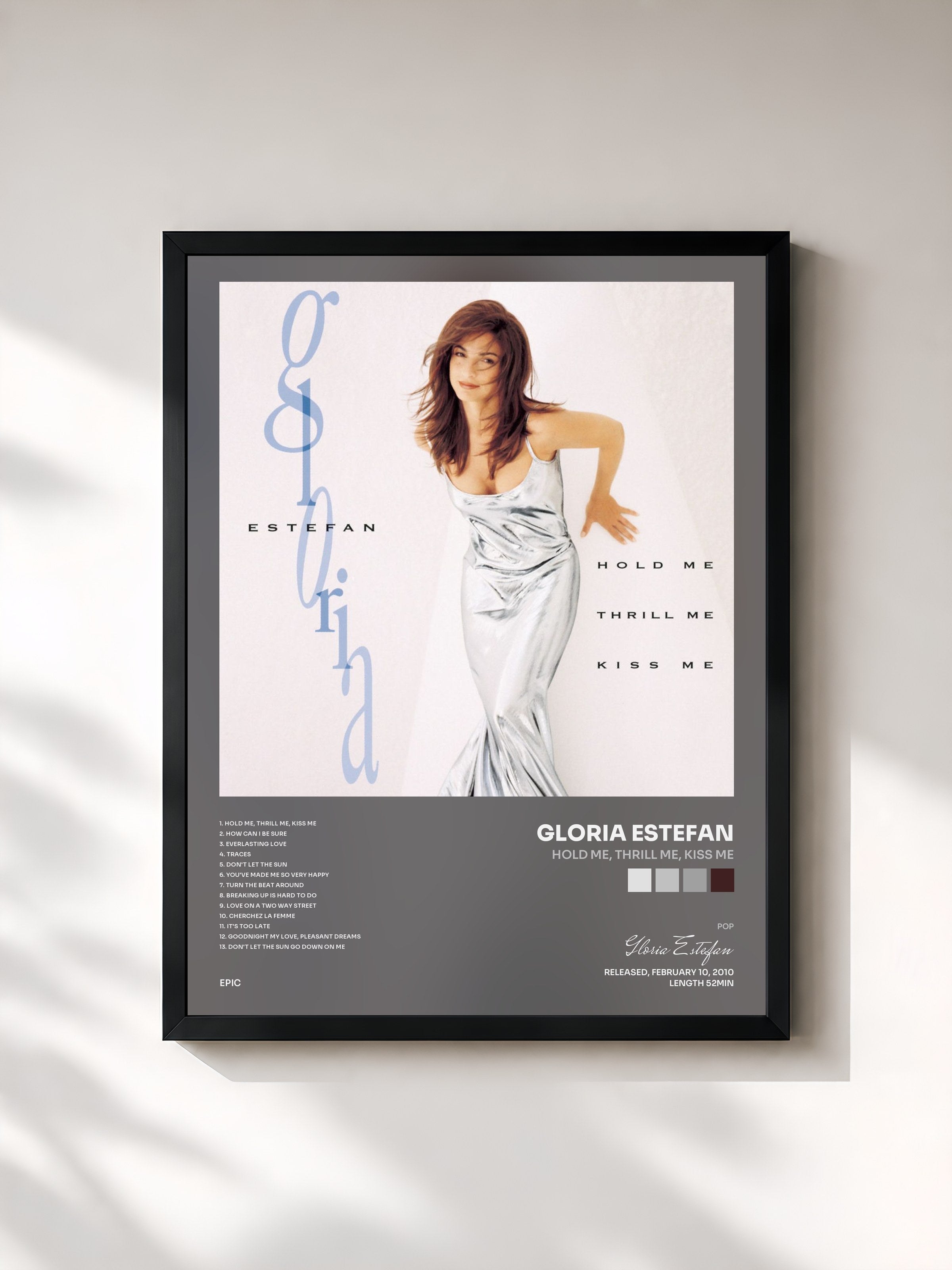 #noir Tableau de l'album Hold Me, Thrill Me, Kiss Me de Gloria Estefan, cadre noir, imprimé et encadré en France