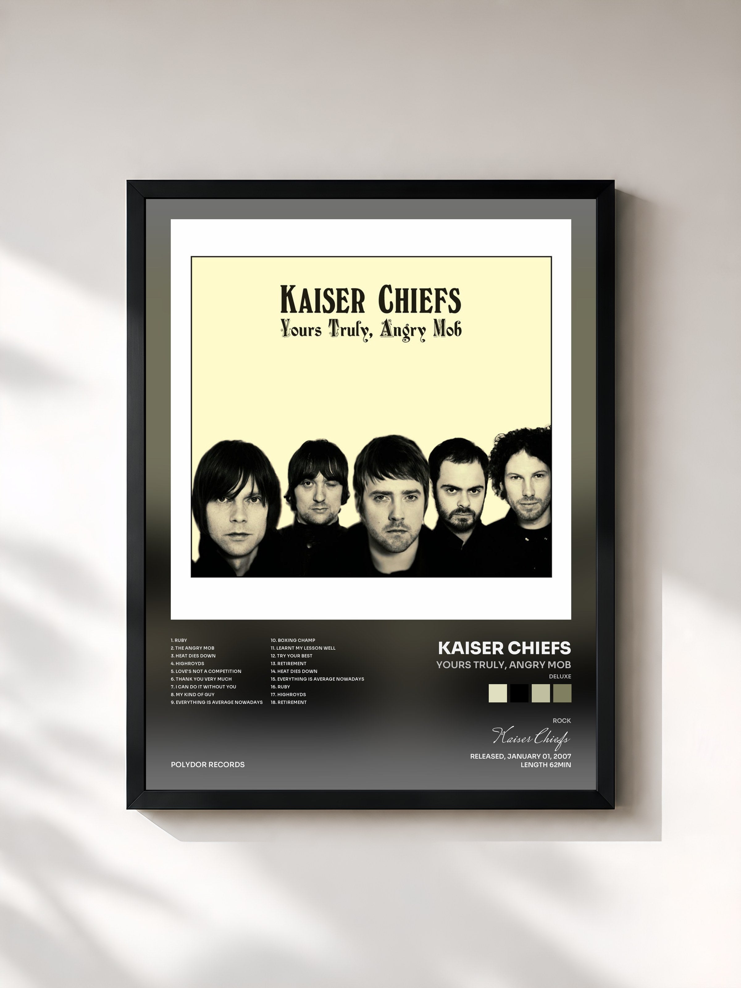 #noir Tableau de l'album Yours Truly, Angry Mob (Deluxe) de Kaiser Chiefs, cadre noir, imprimé et encadré en France