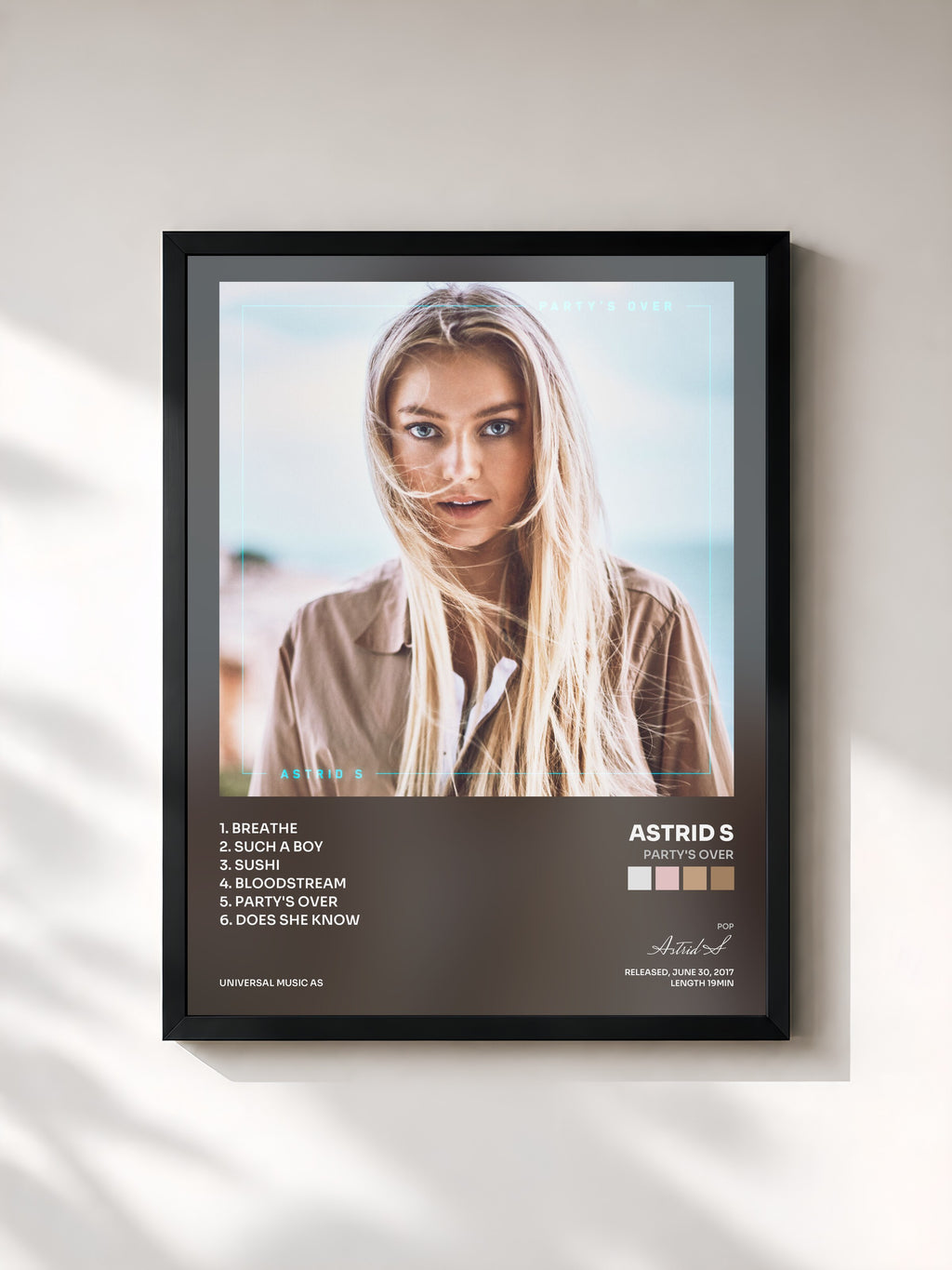 #noir Tableau de l'album Party's Over de Astrid S, cadre noir, imprimé et encadré en France