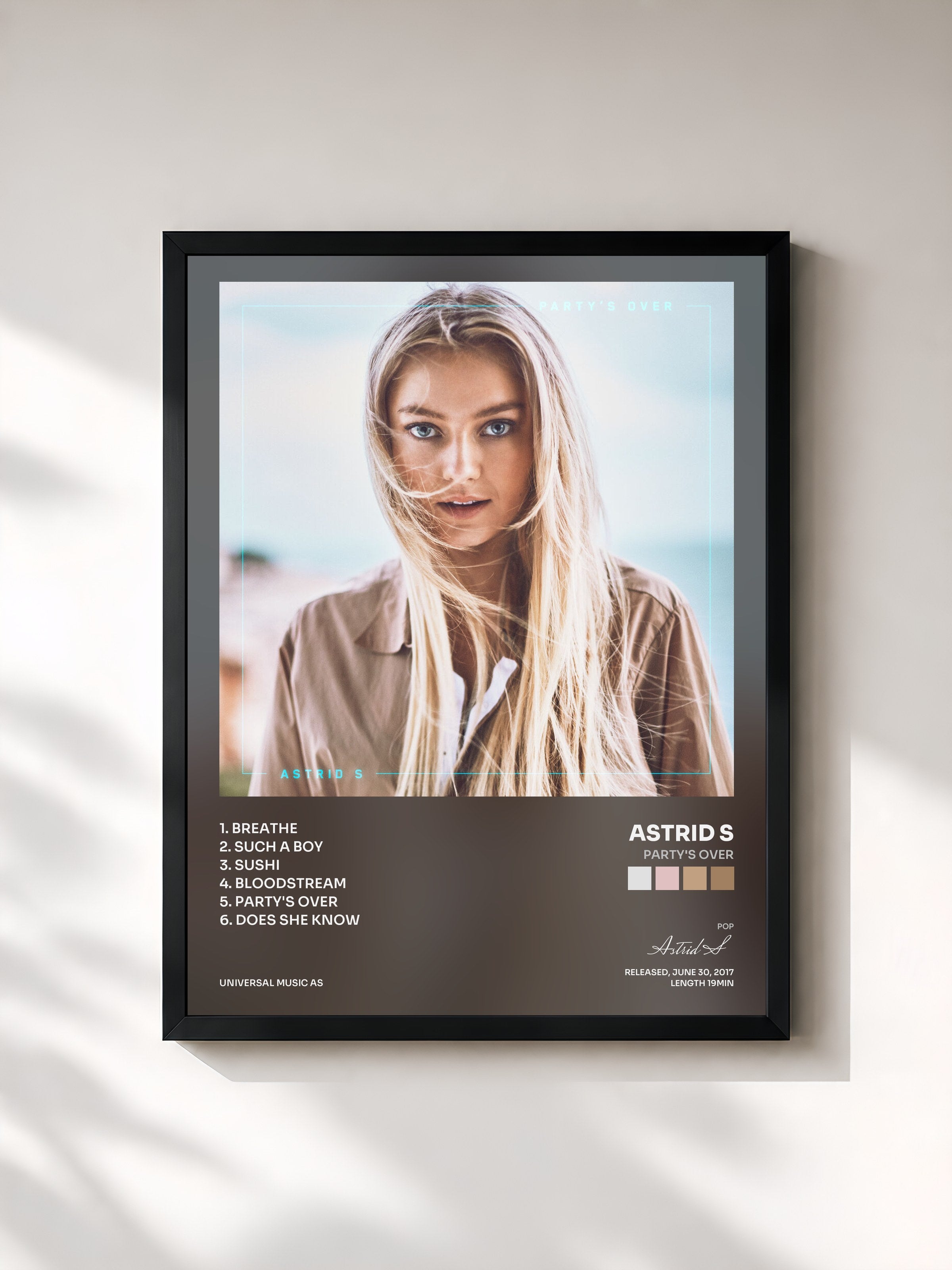 #noir Tableau de l'album Party's Over de Astrid S, cadre noir, imprimé et encadré en France