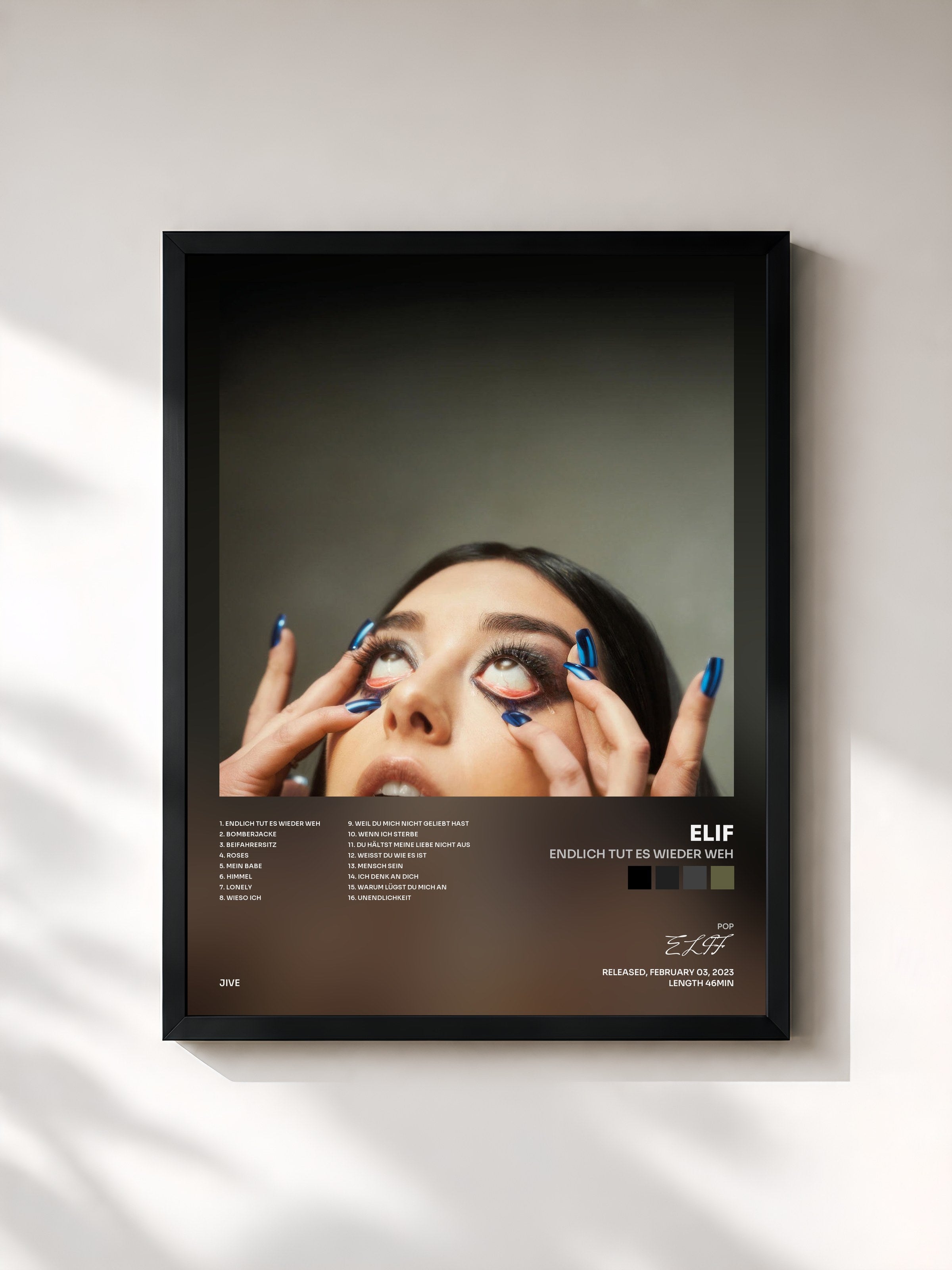 #noir Tableau de l'album ENDLICH TUT ES WIEDER WEH de ELIF, cadre noir, imprimé et encadré en France
