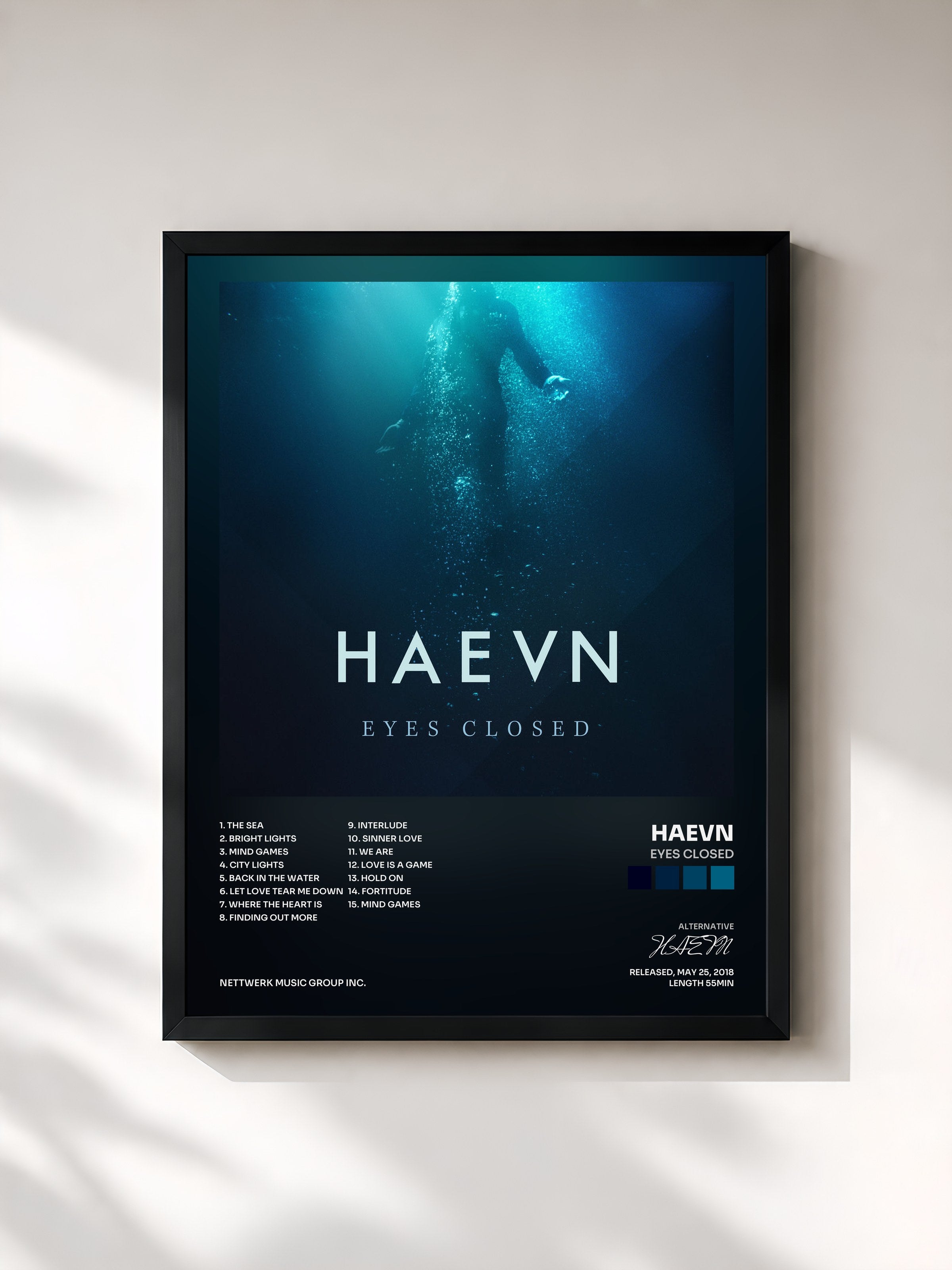 #noir Tableau de l'album Eyes Closed de HAEVN, cadre noir, imprimé et encadré en France