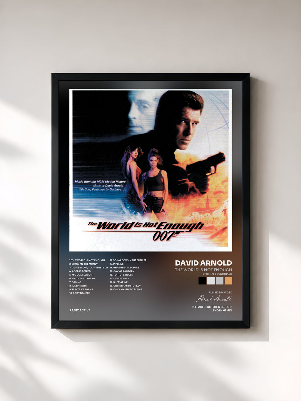 #noir Tableau de l'album The World Is Not Enough (Original Soundtrack) de David Arnold, cadre noir, imprimé et encadré en France